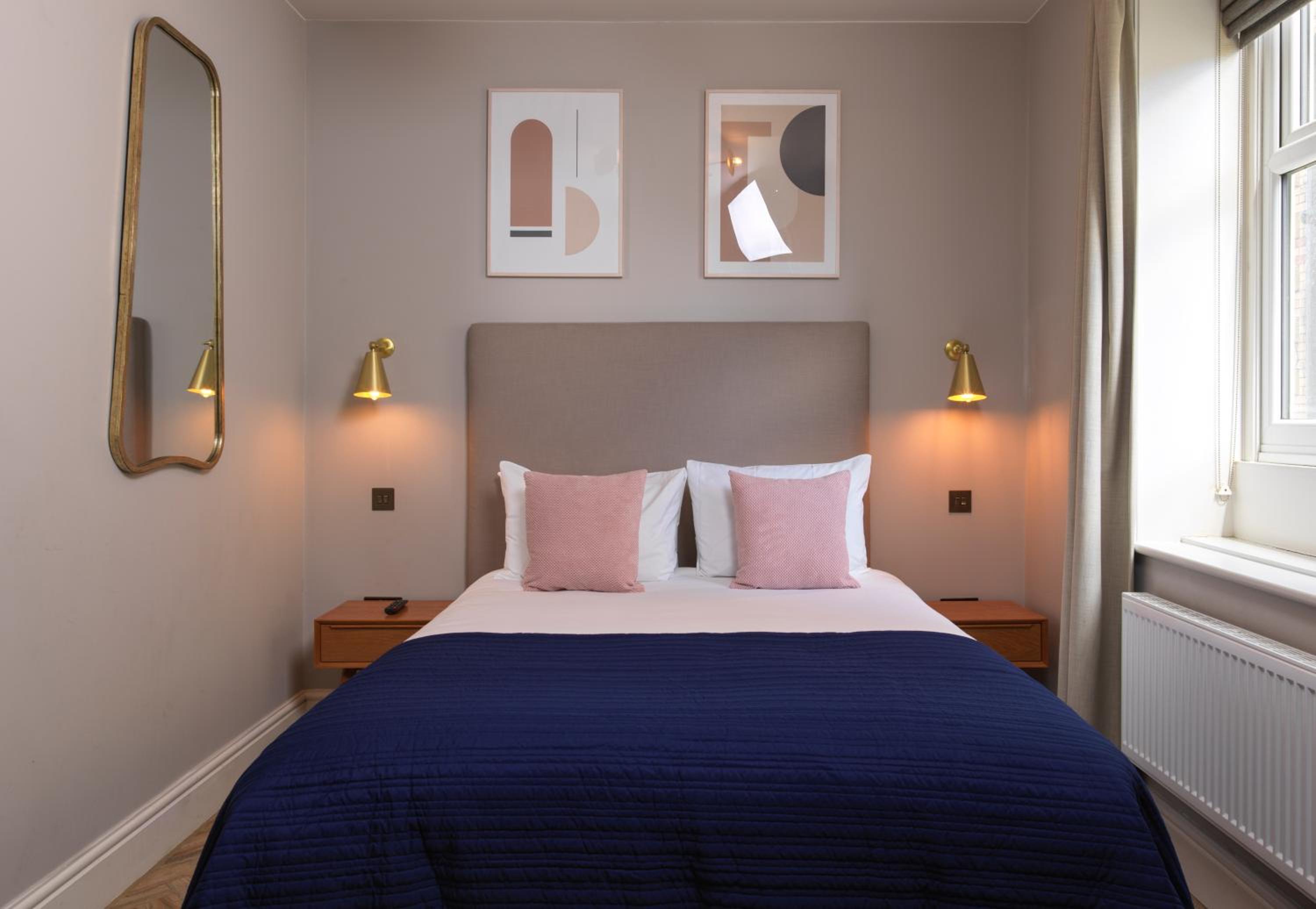 Deluxe One-Bedroom Apartment - Photo 1