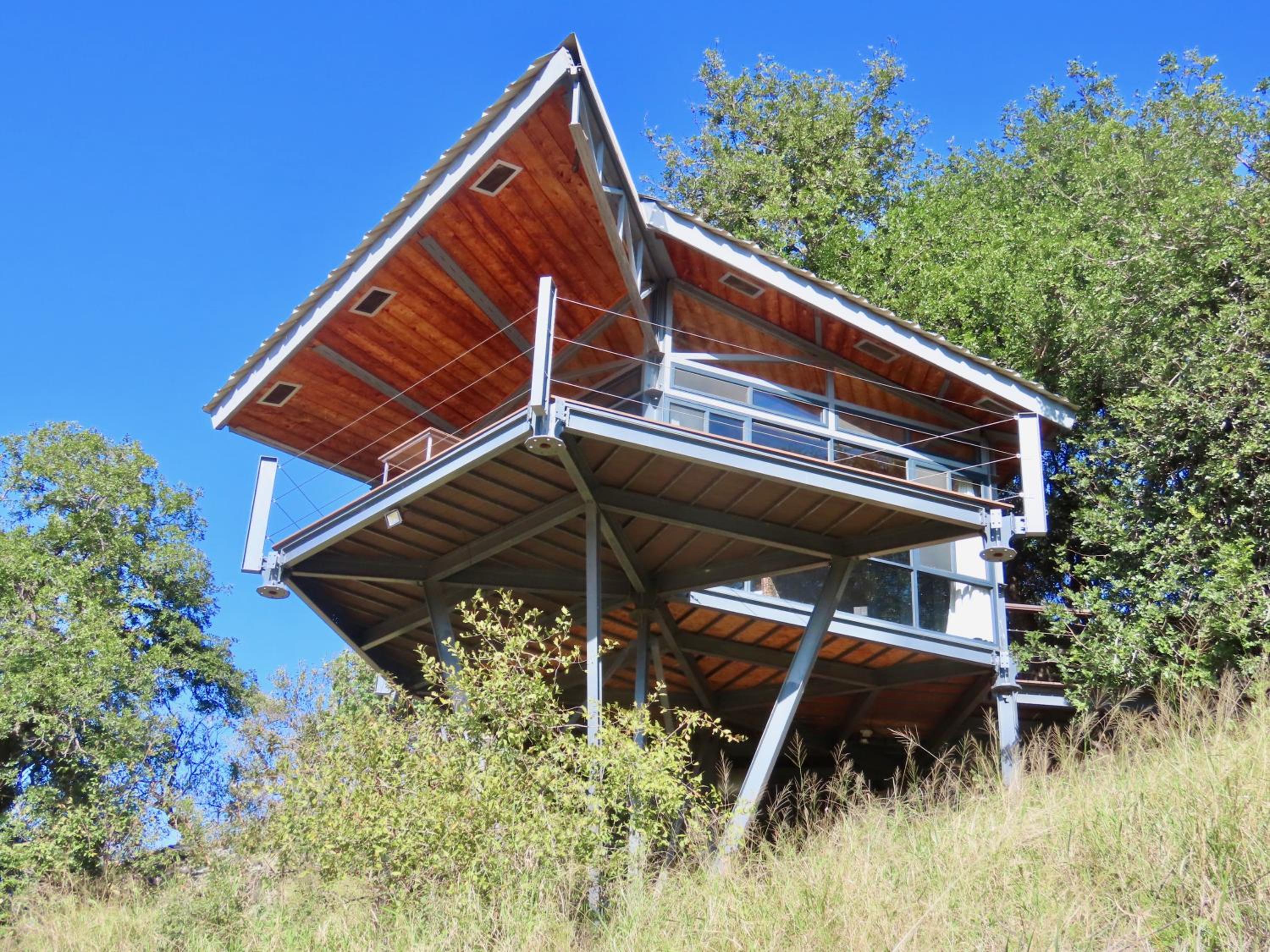 Deluxe Twin Room with Patio - Photo 4