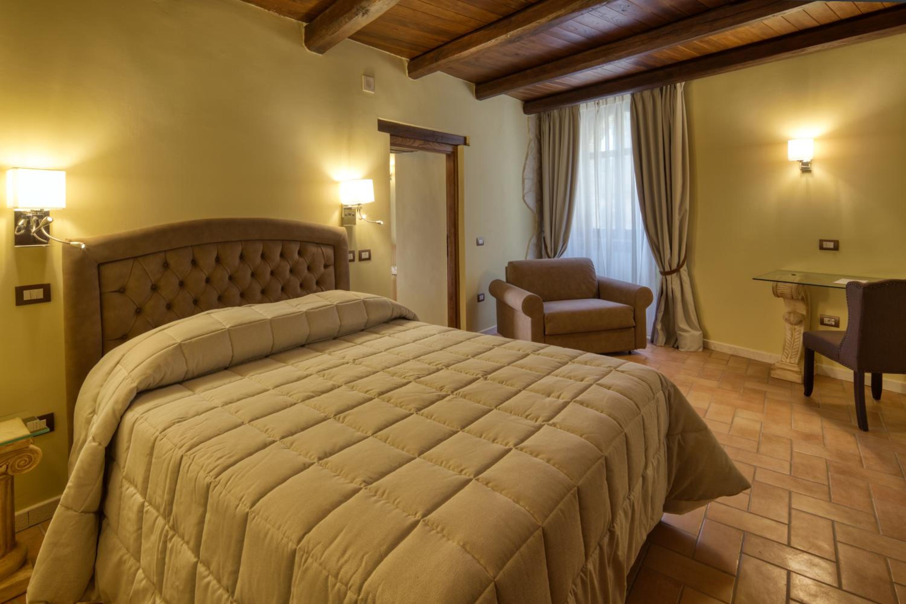 Luxury Triple Room - Photo 2