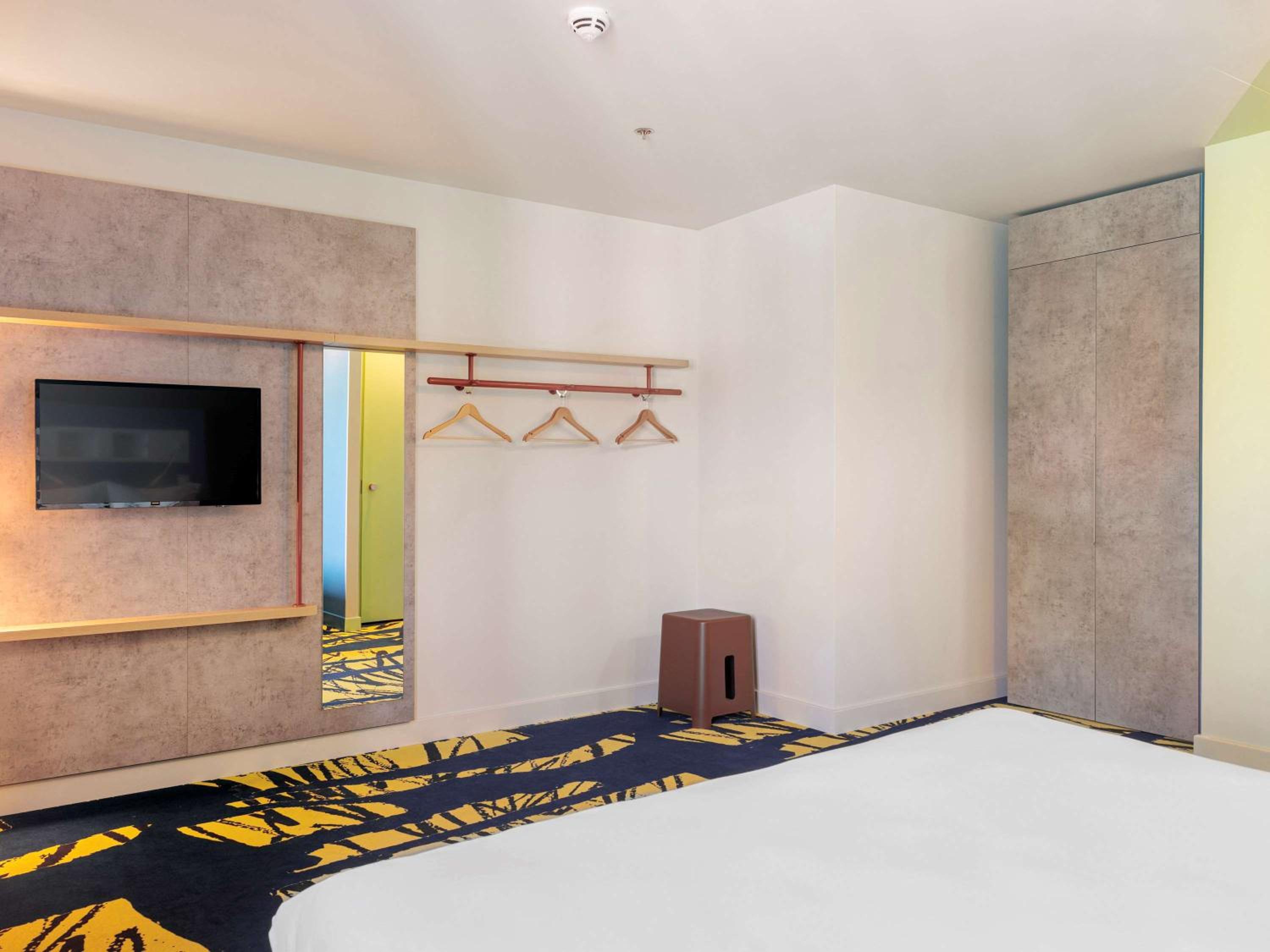 Family Room - Photo 5