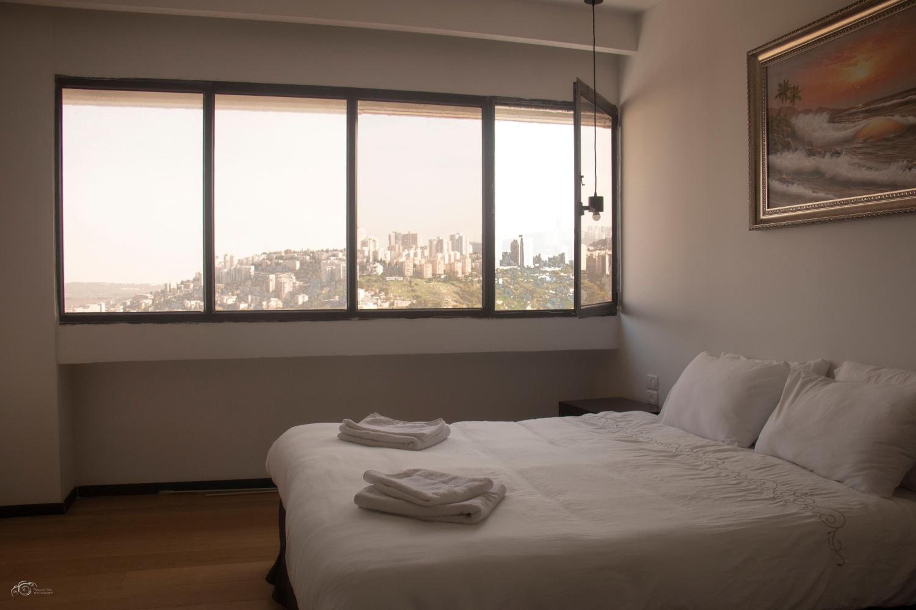 Executive Suite - Photo 18