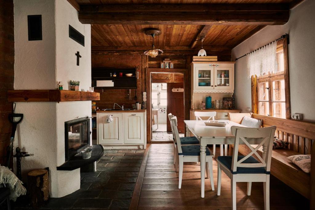 Three-Bedroom House photo 2
