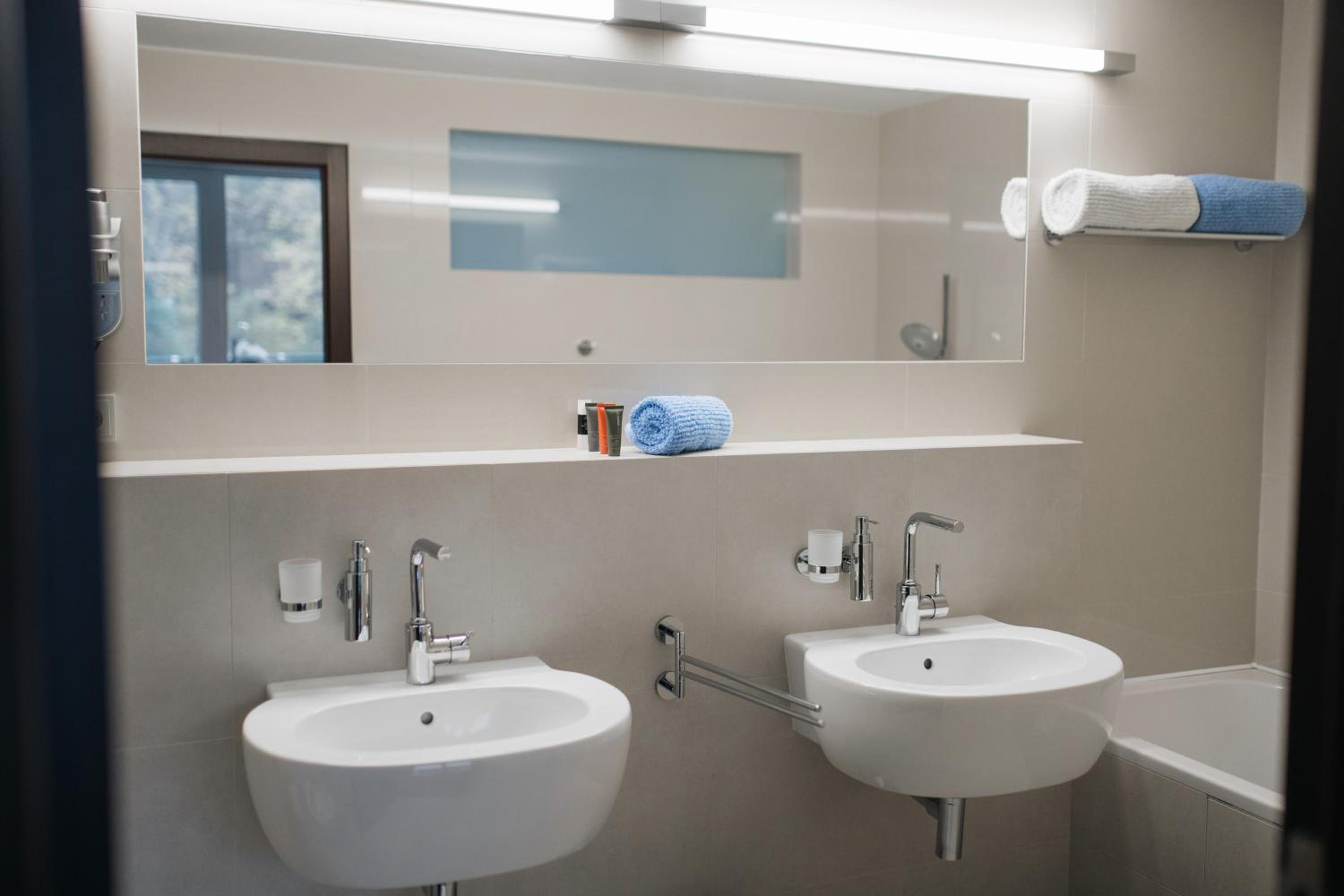 Suite (2 Adults) - Photo 2