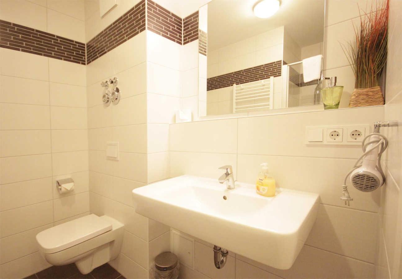 One-Bedroom Apartment with Balcony photo 3