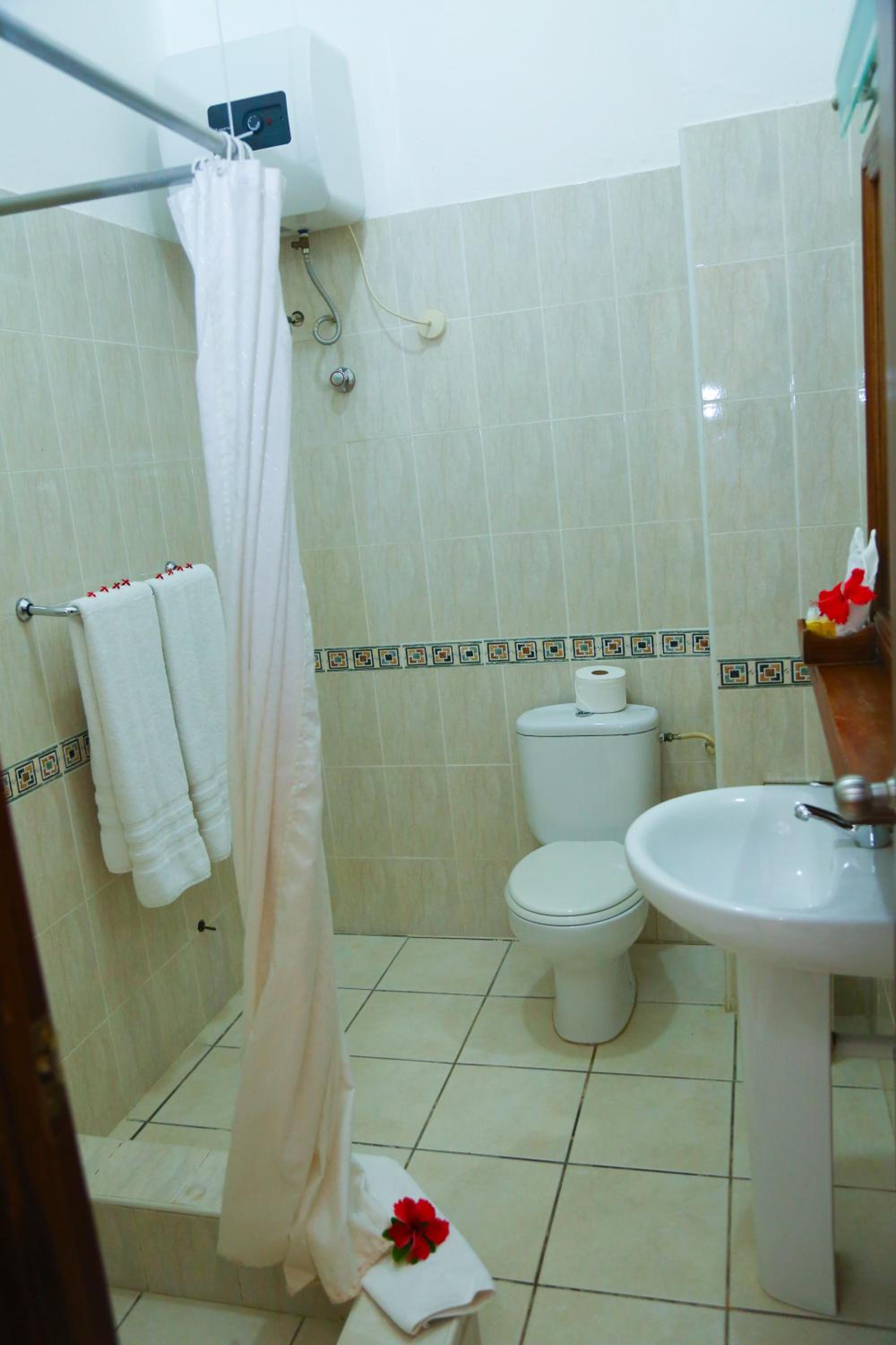 Standard Twin Room - Photo 5