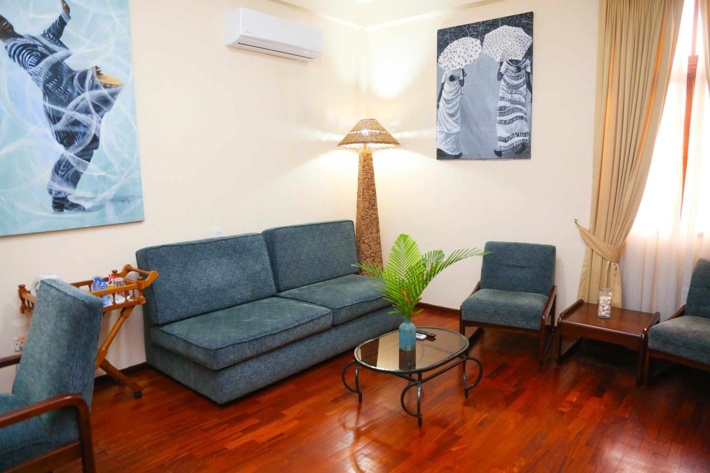 Deluxe King Suite photo 2