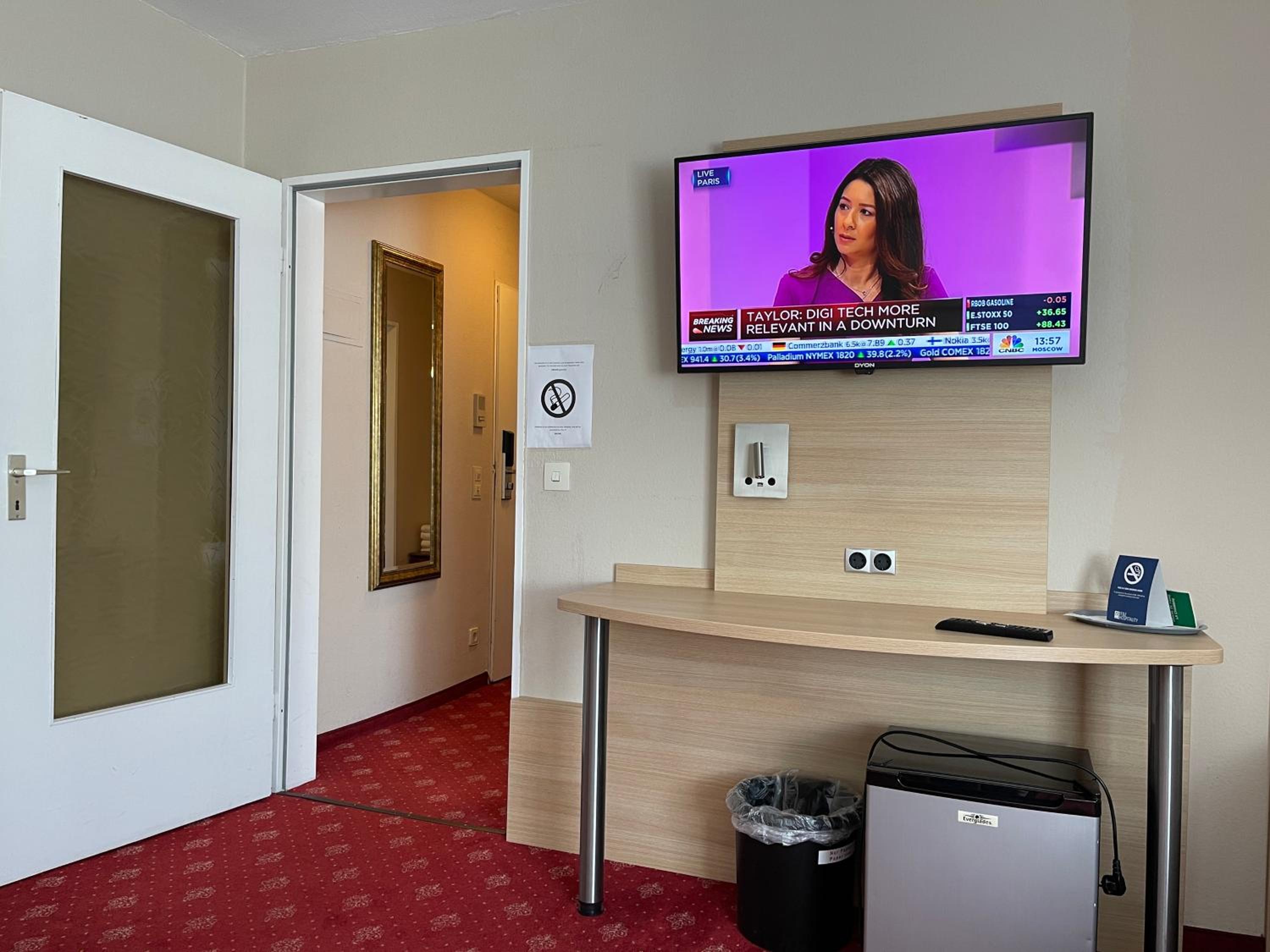 Family Room - Photo 40