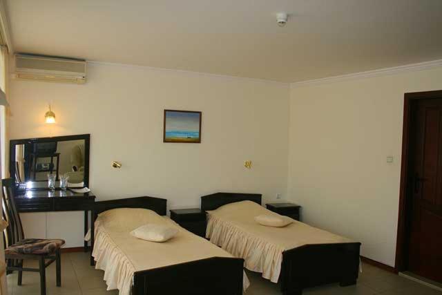 Double / Twin Room with Balcony (2 Adults + 2 Children) photo 3