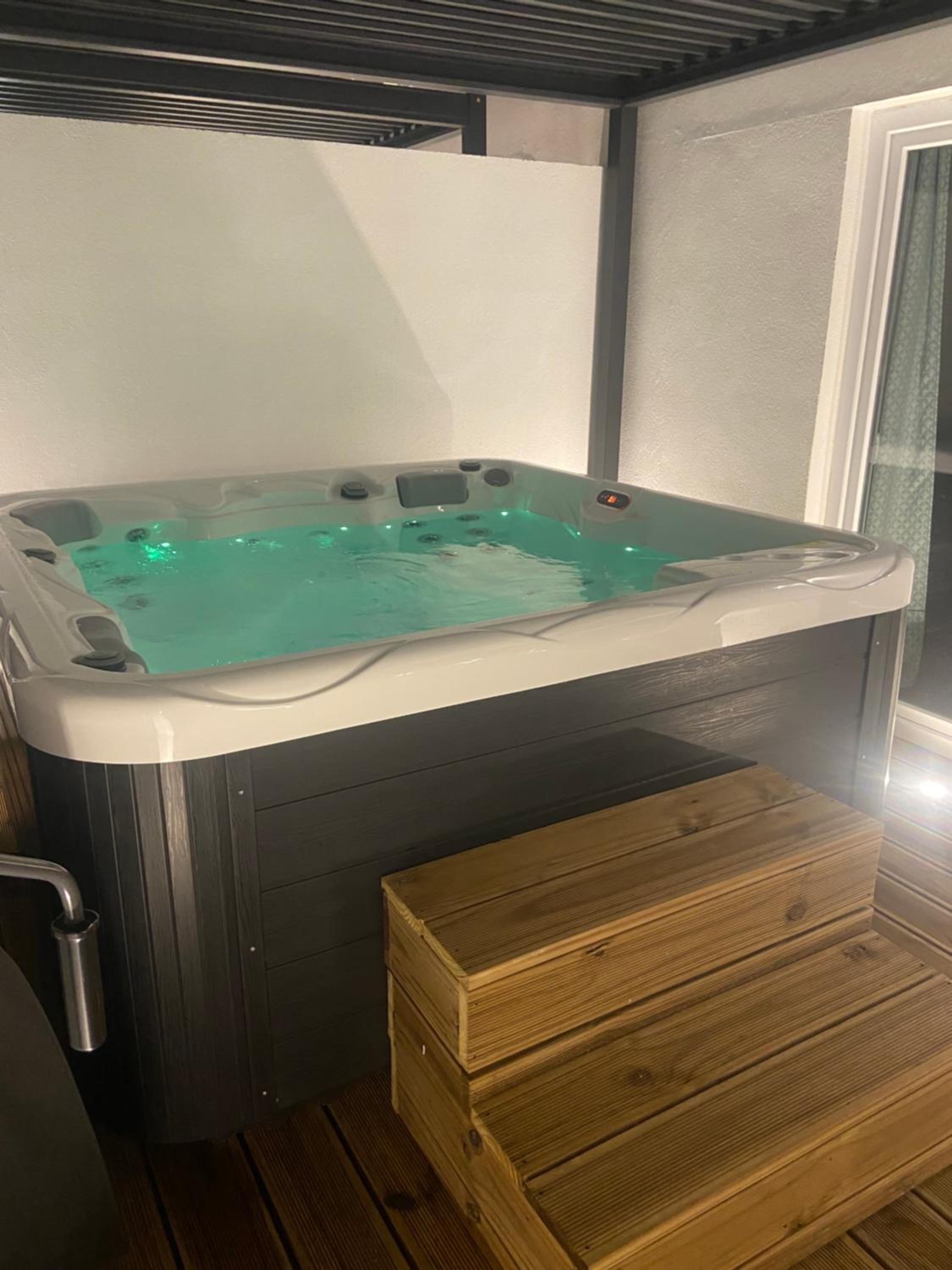 Studio with Spa Bath