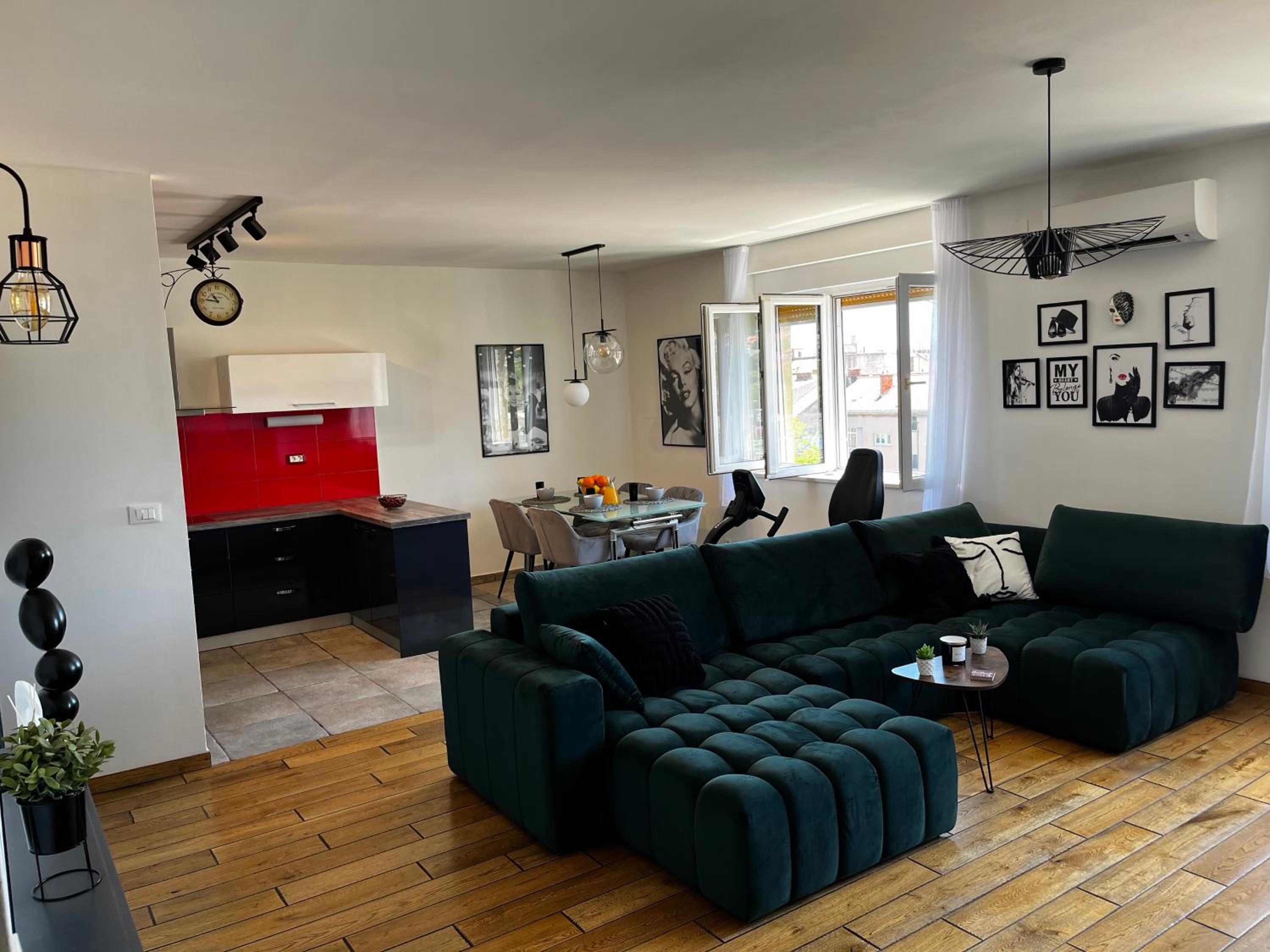 Deluxe Apartment
