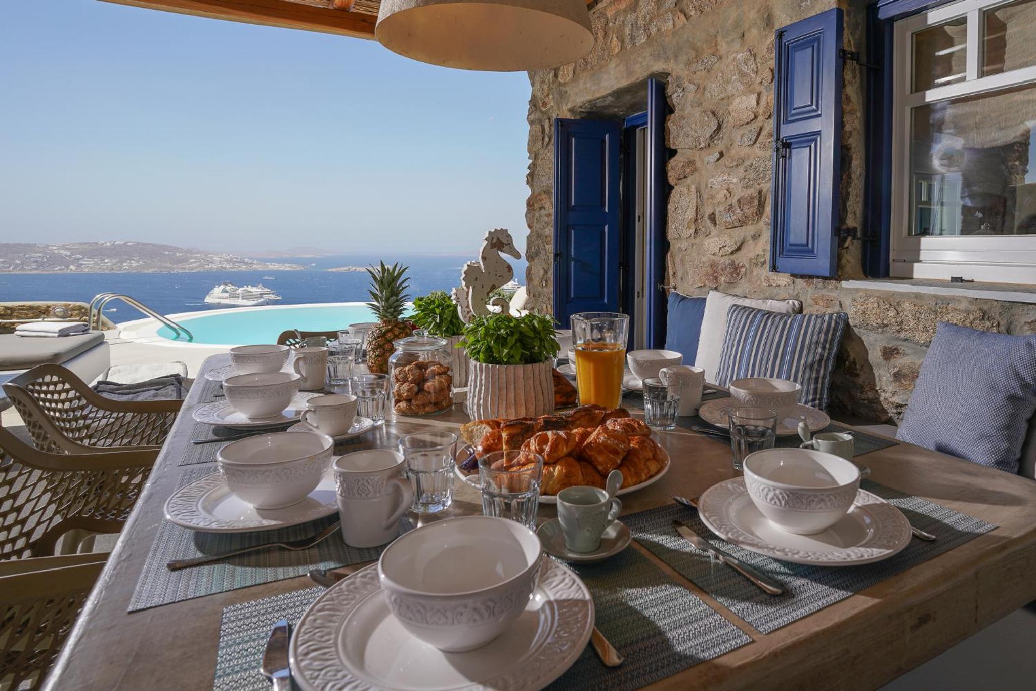Villa photo 2