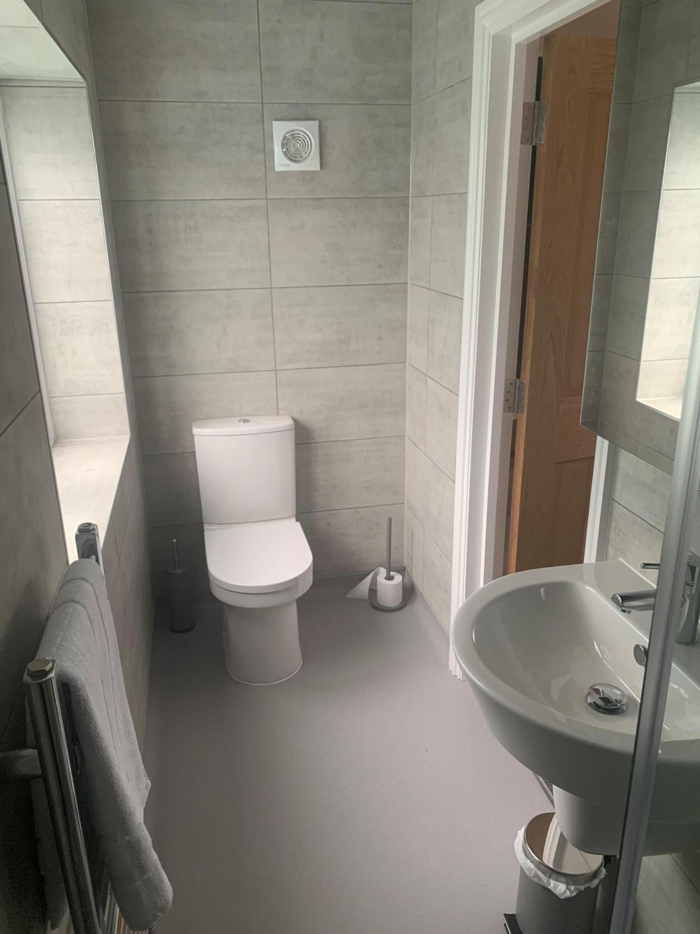 Deluxe Double Room with Shower - Photo 15