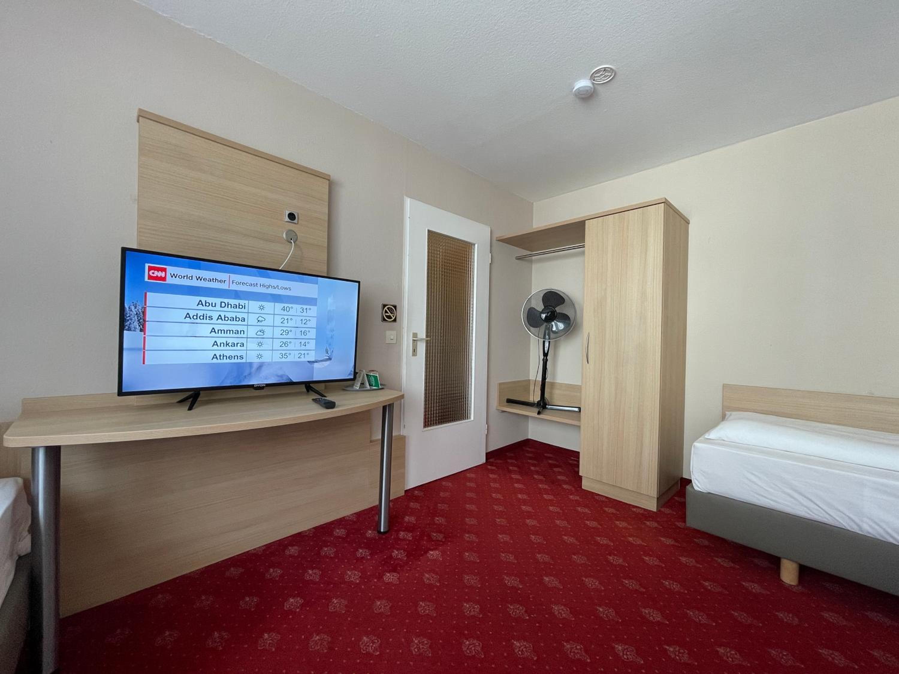 Family Room - Photo 20