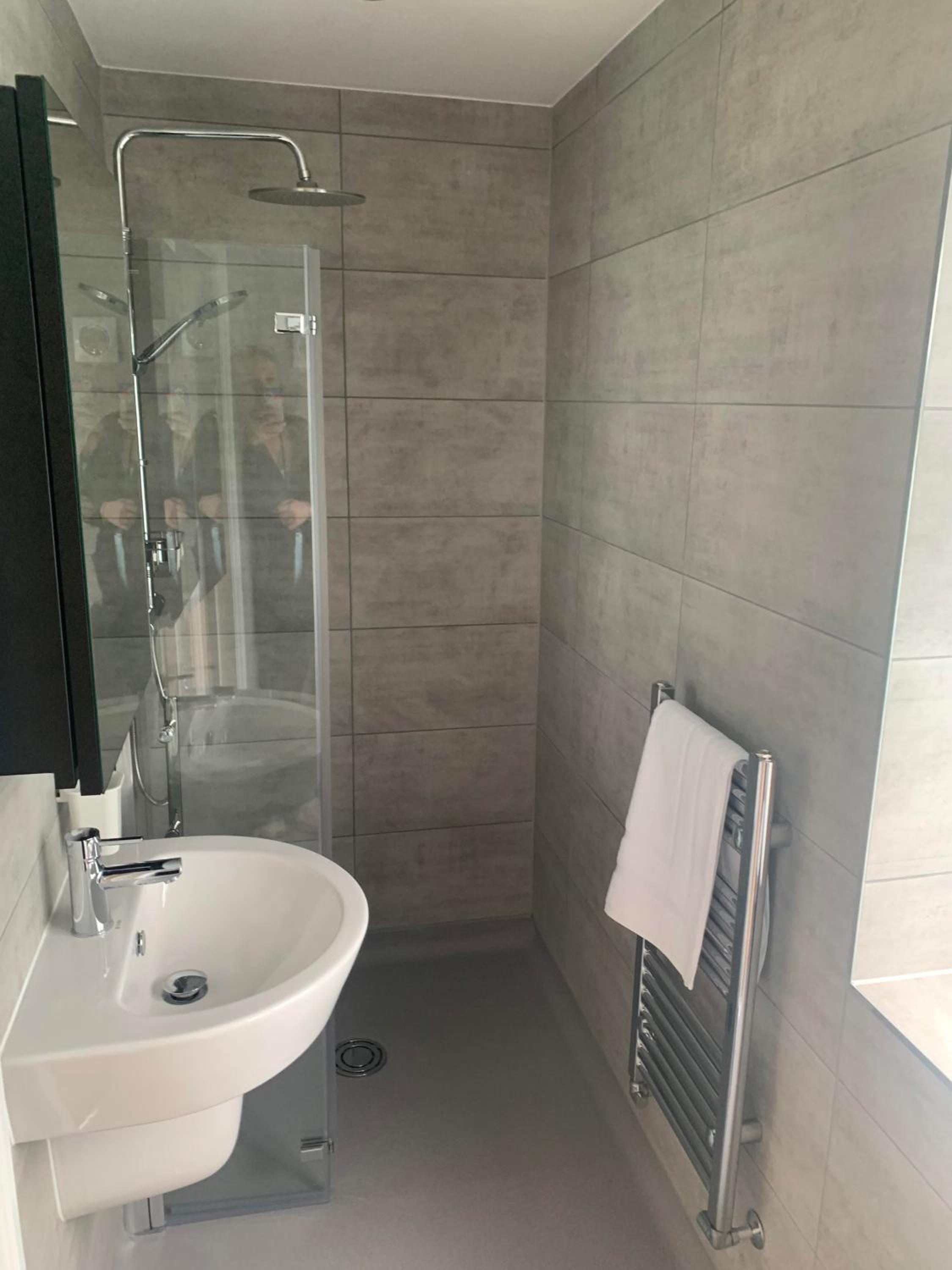 Deluxe Double Room with Shower - Photo 14
