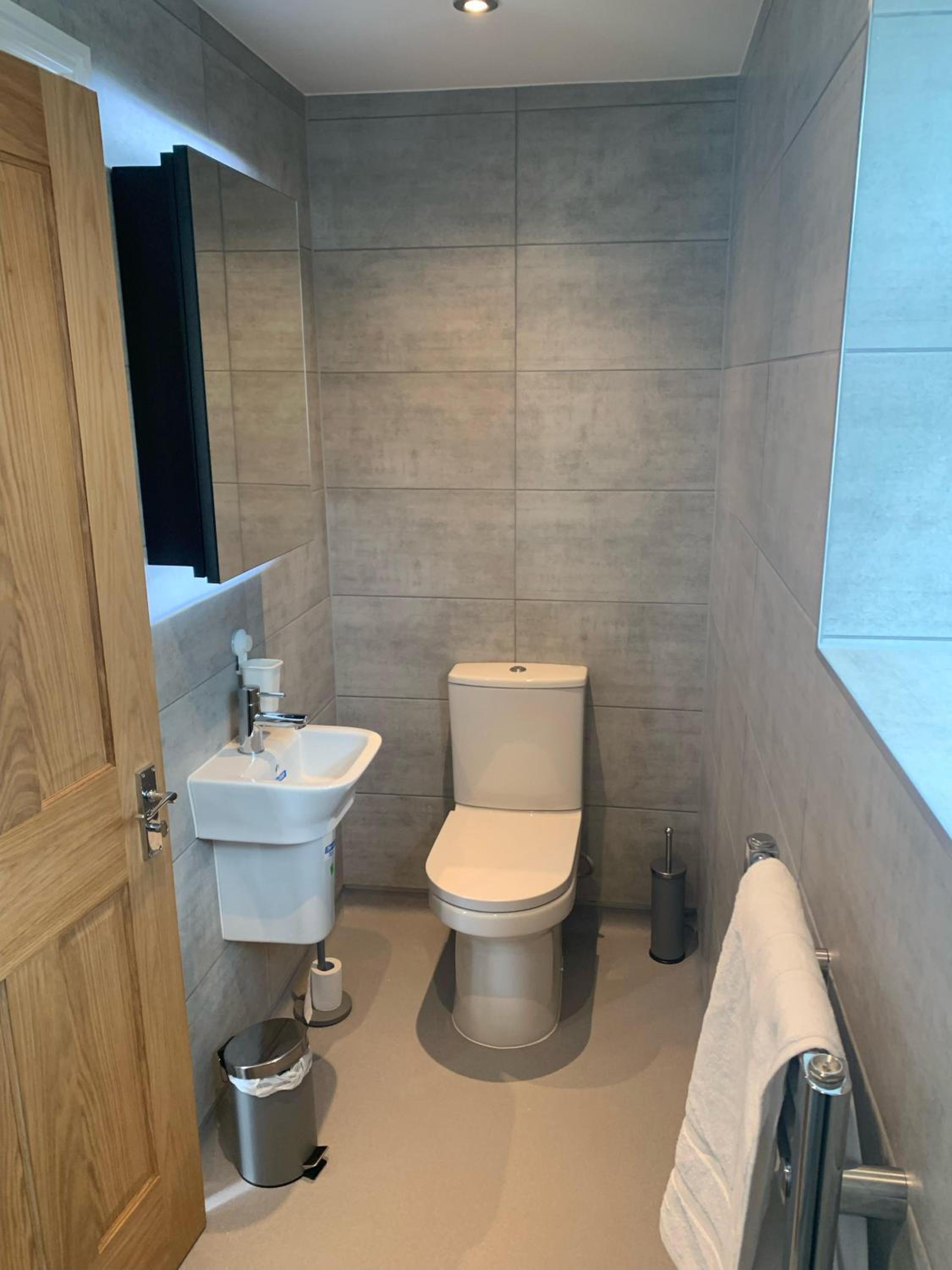 Deluxe Double Room with Shower - Photo 4