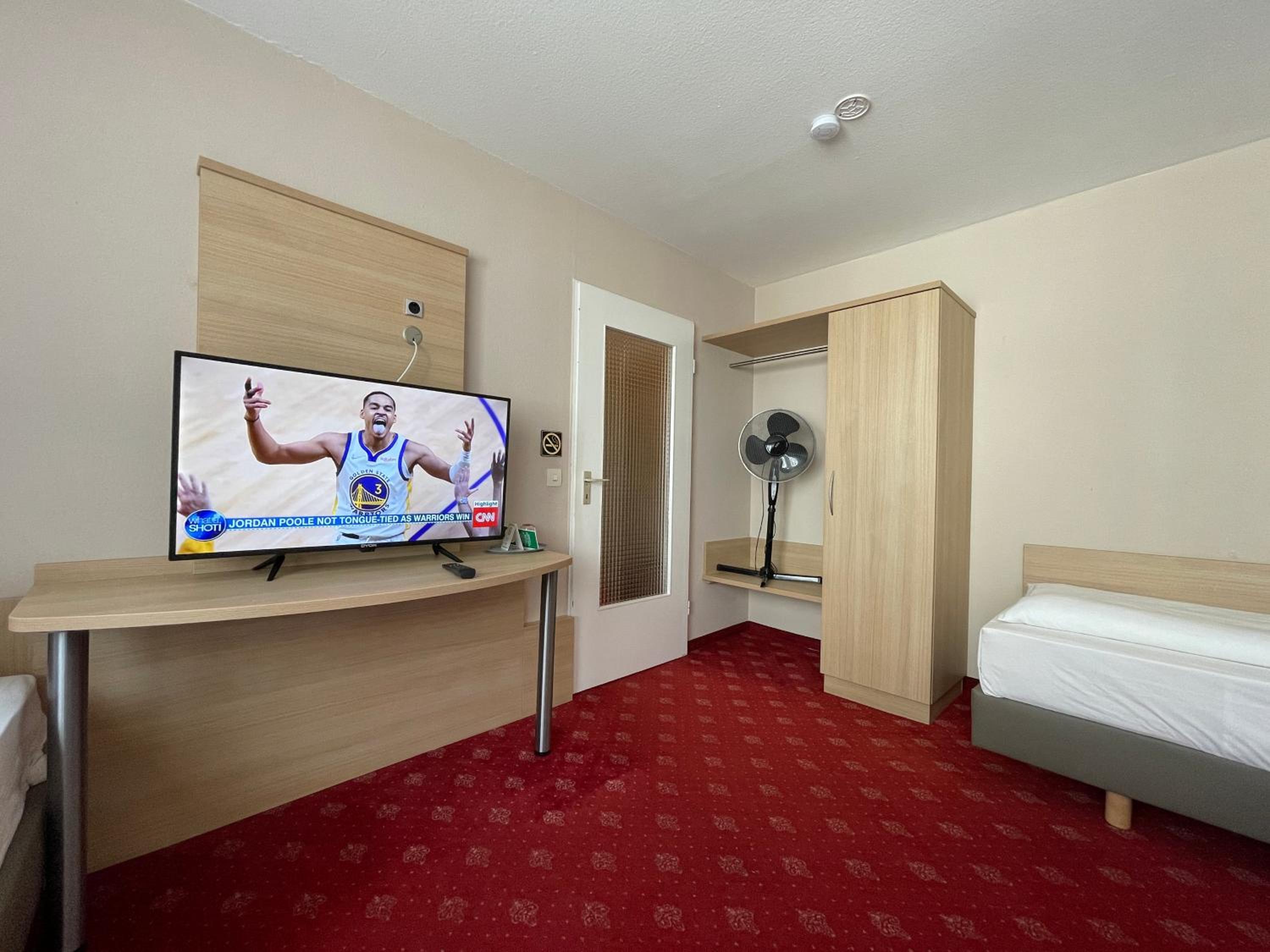 Family Room - Photo 19