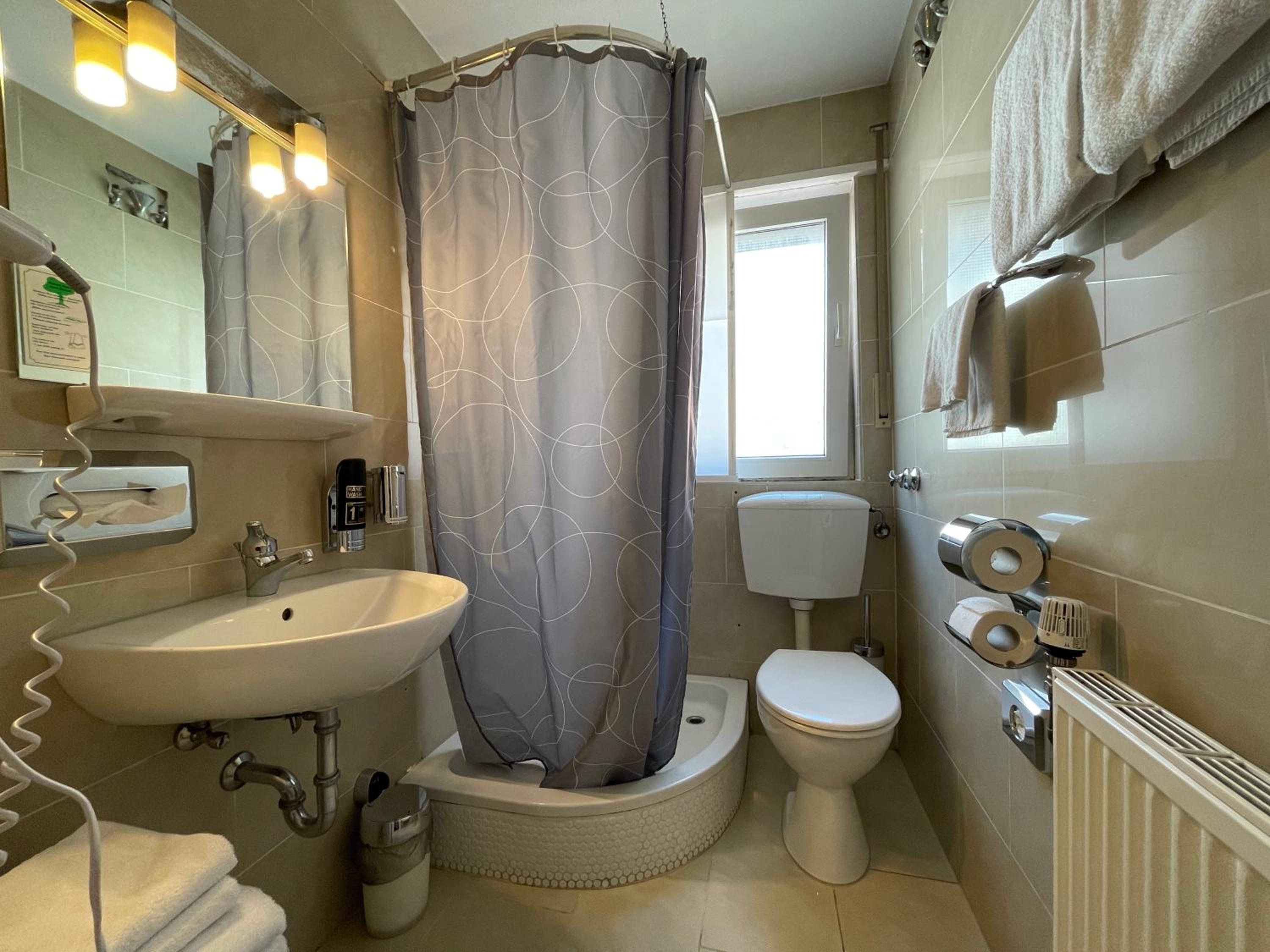 Family Room - Photo 18