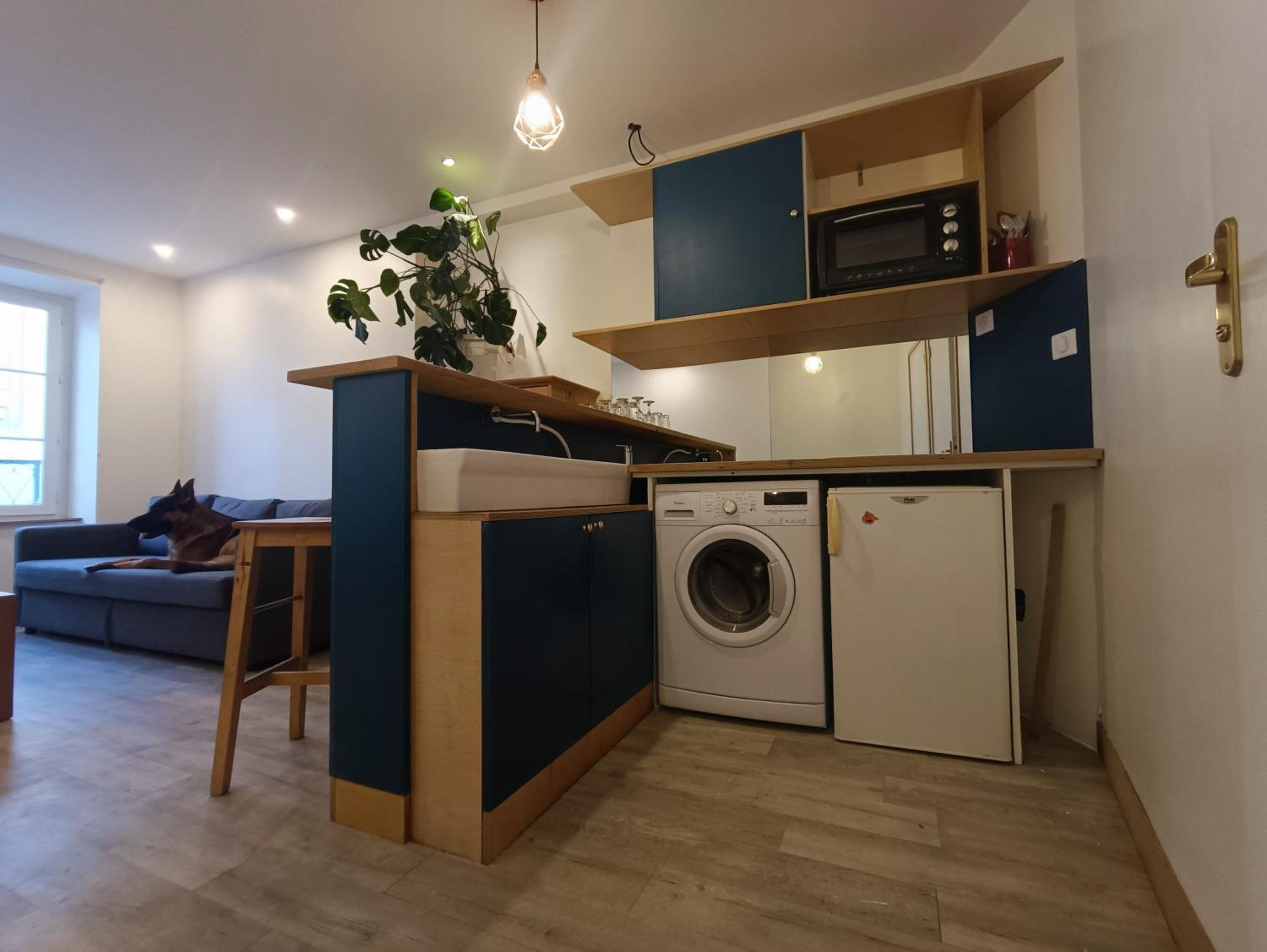 One-Bedroom Apartment - Photo 2