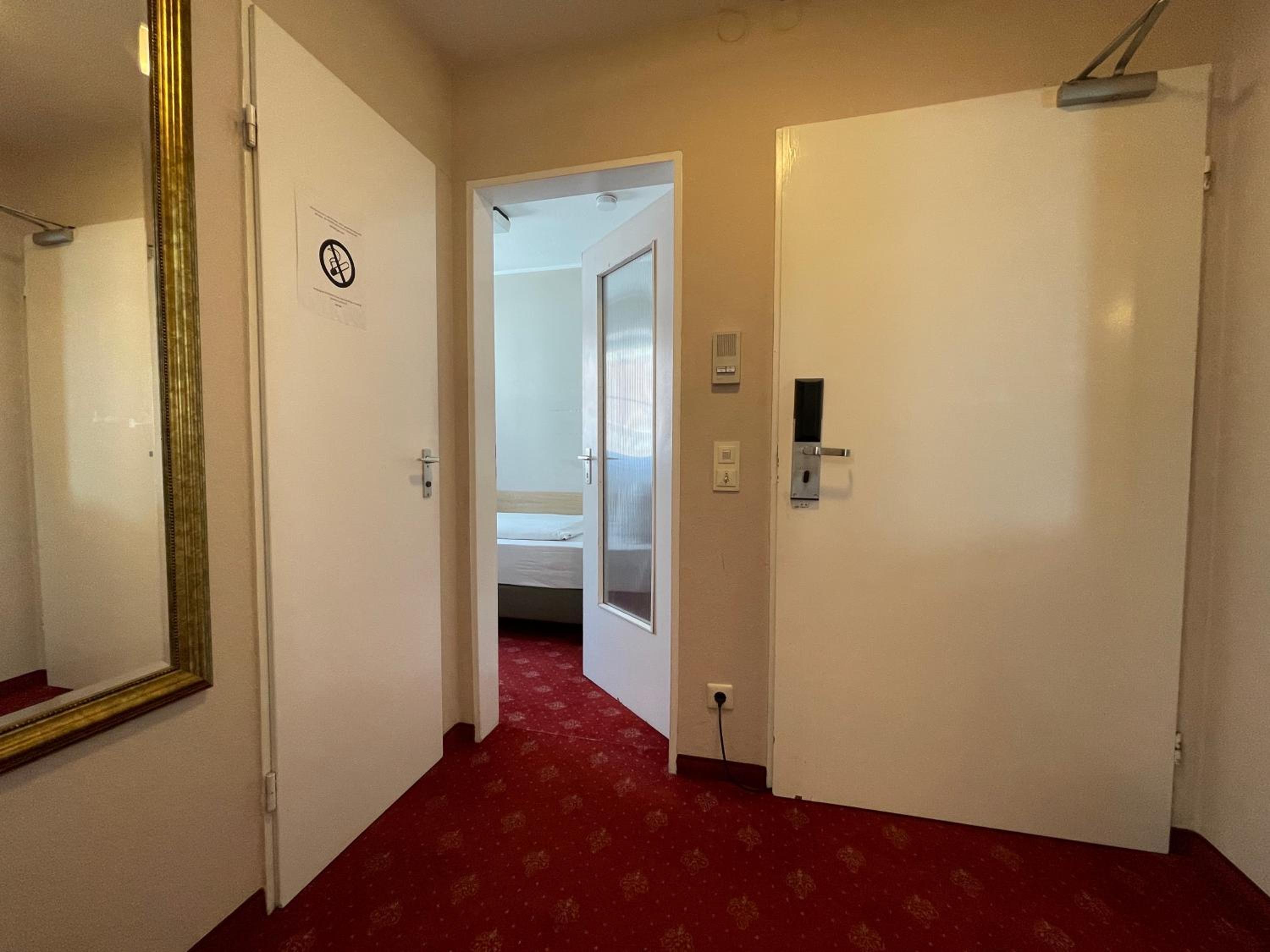 Family Room - Photo 23