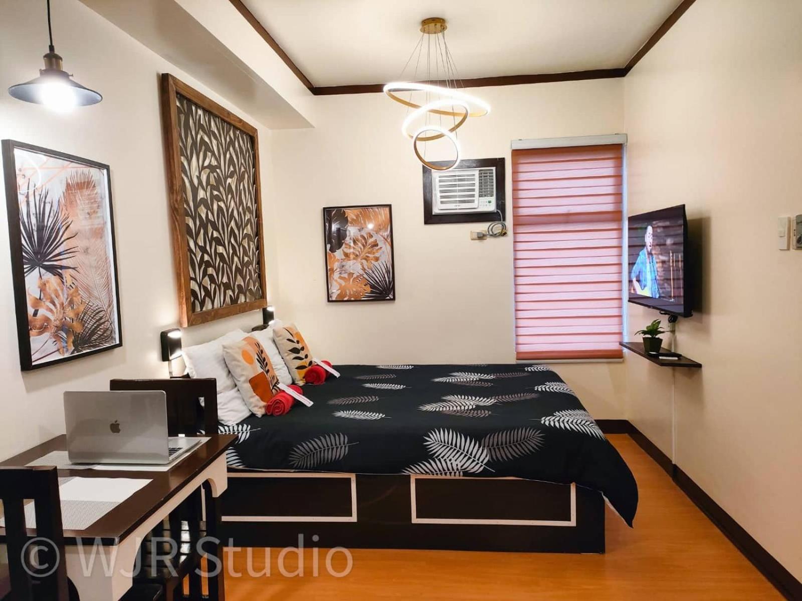 Queen Studio