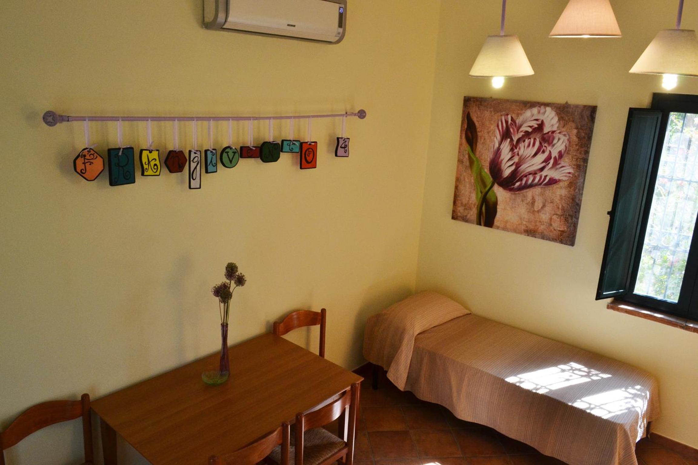 One-Bedroom Apartment photo 1
