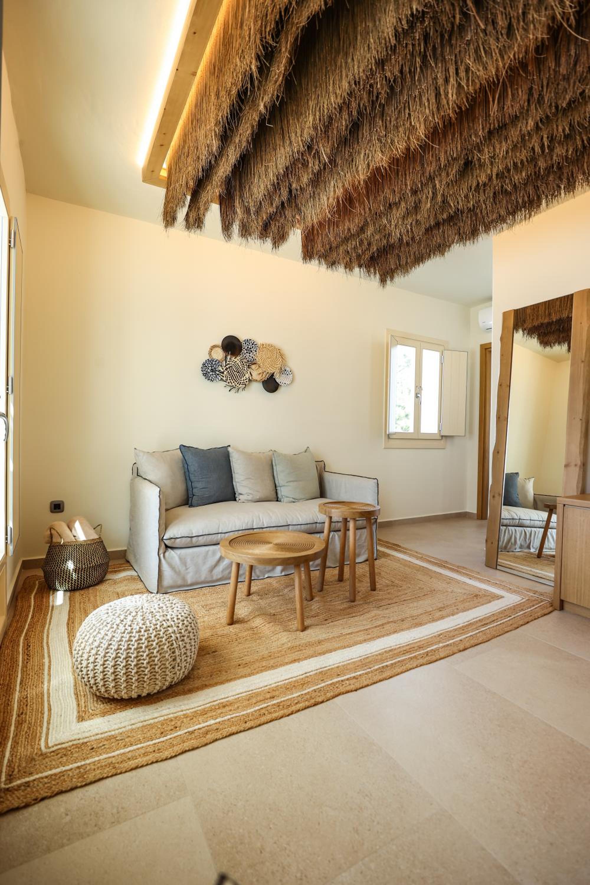 Apartment with Pool View 