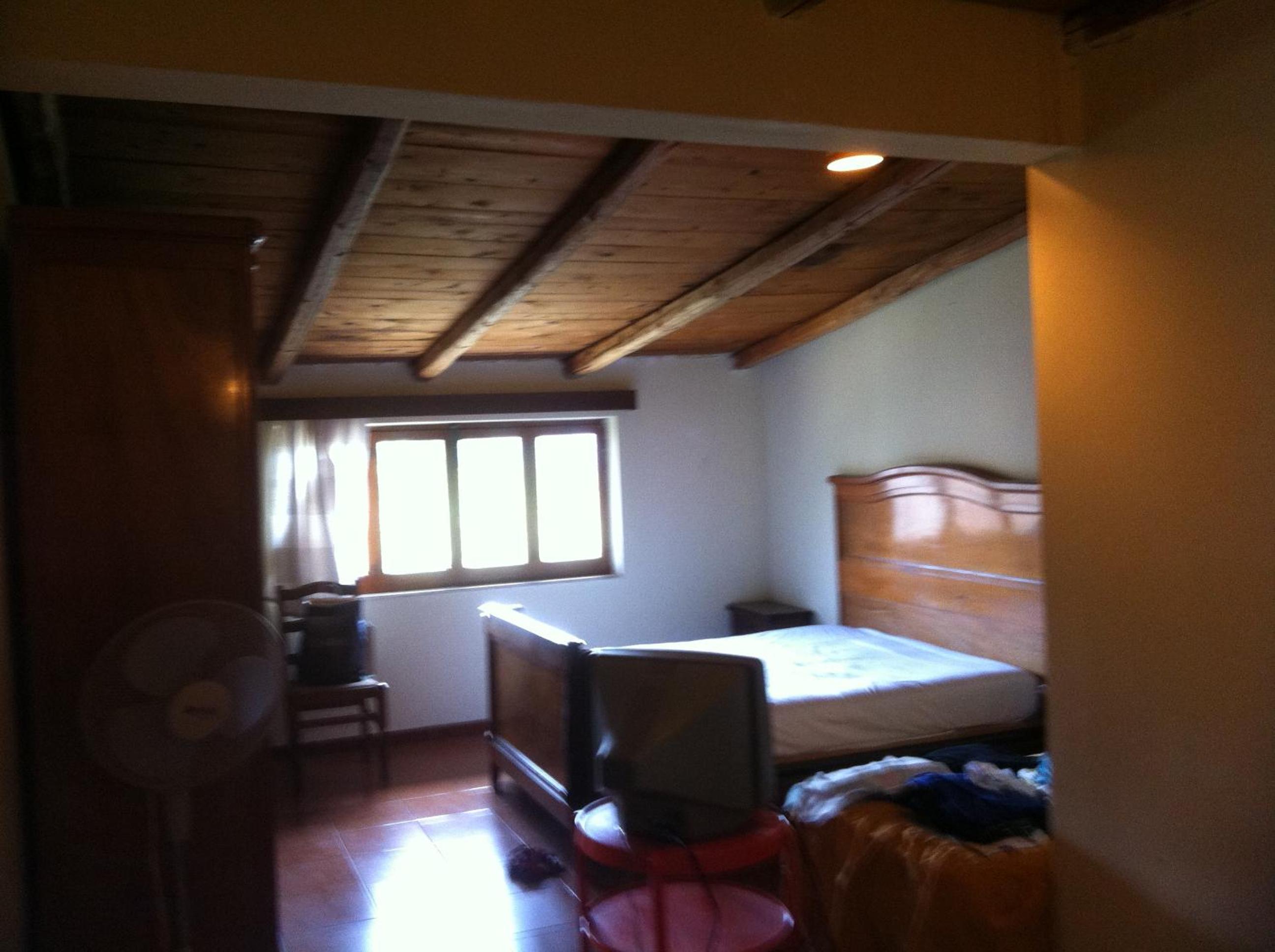 Eight-Bedroom House photo 3