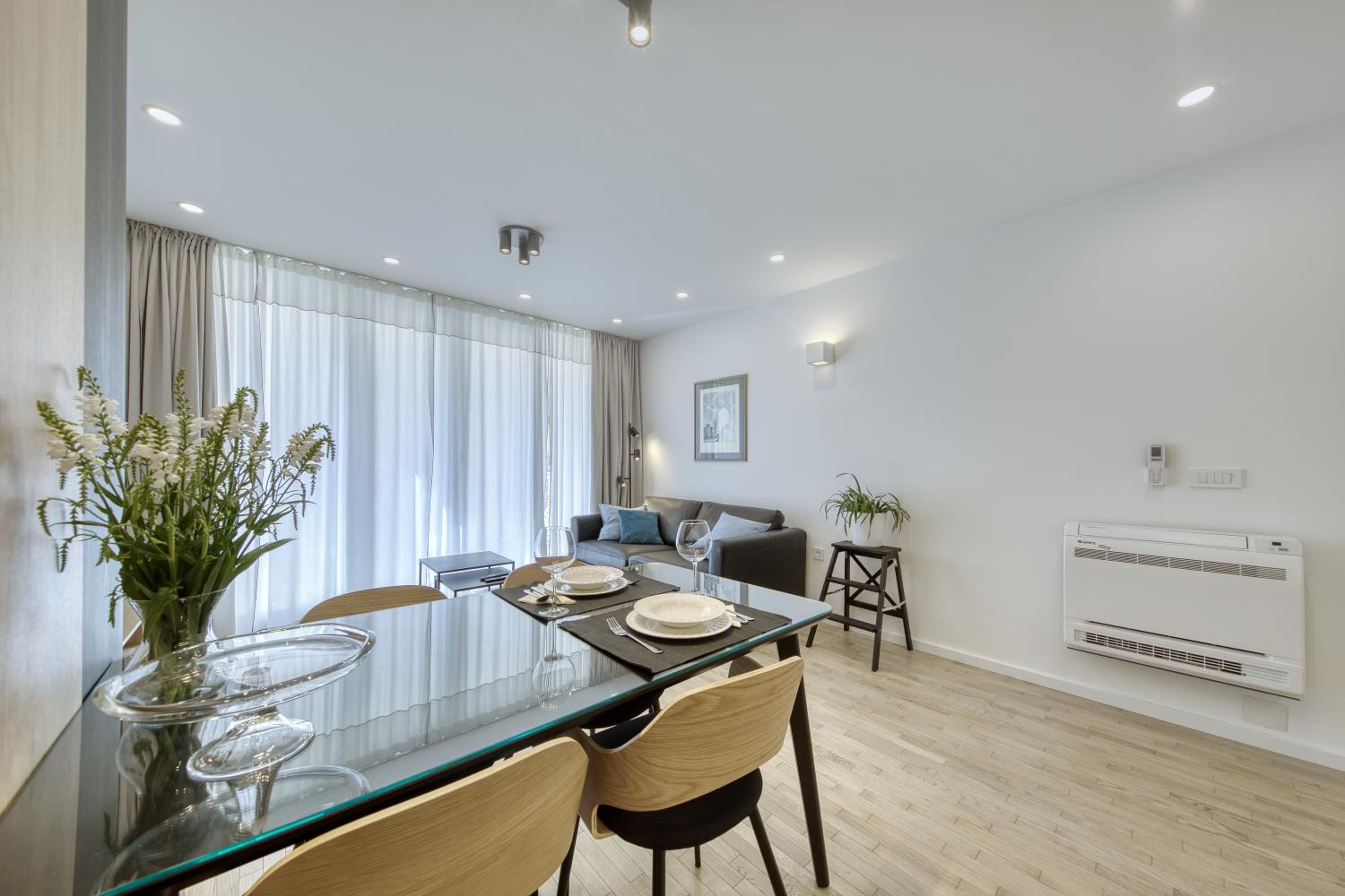 Apartment with Balcony photo 1