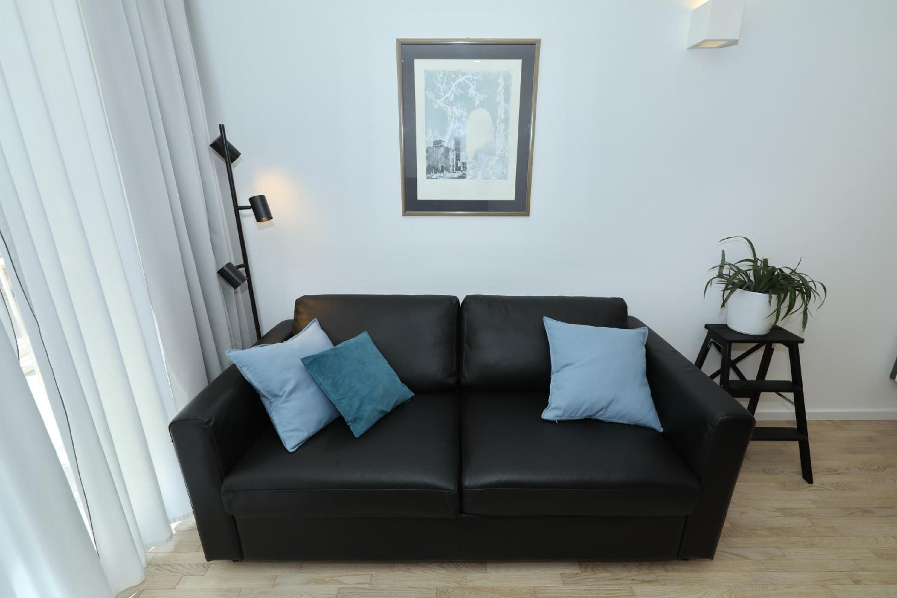Apartment with Balcony photo 2