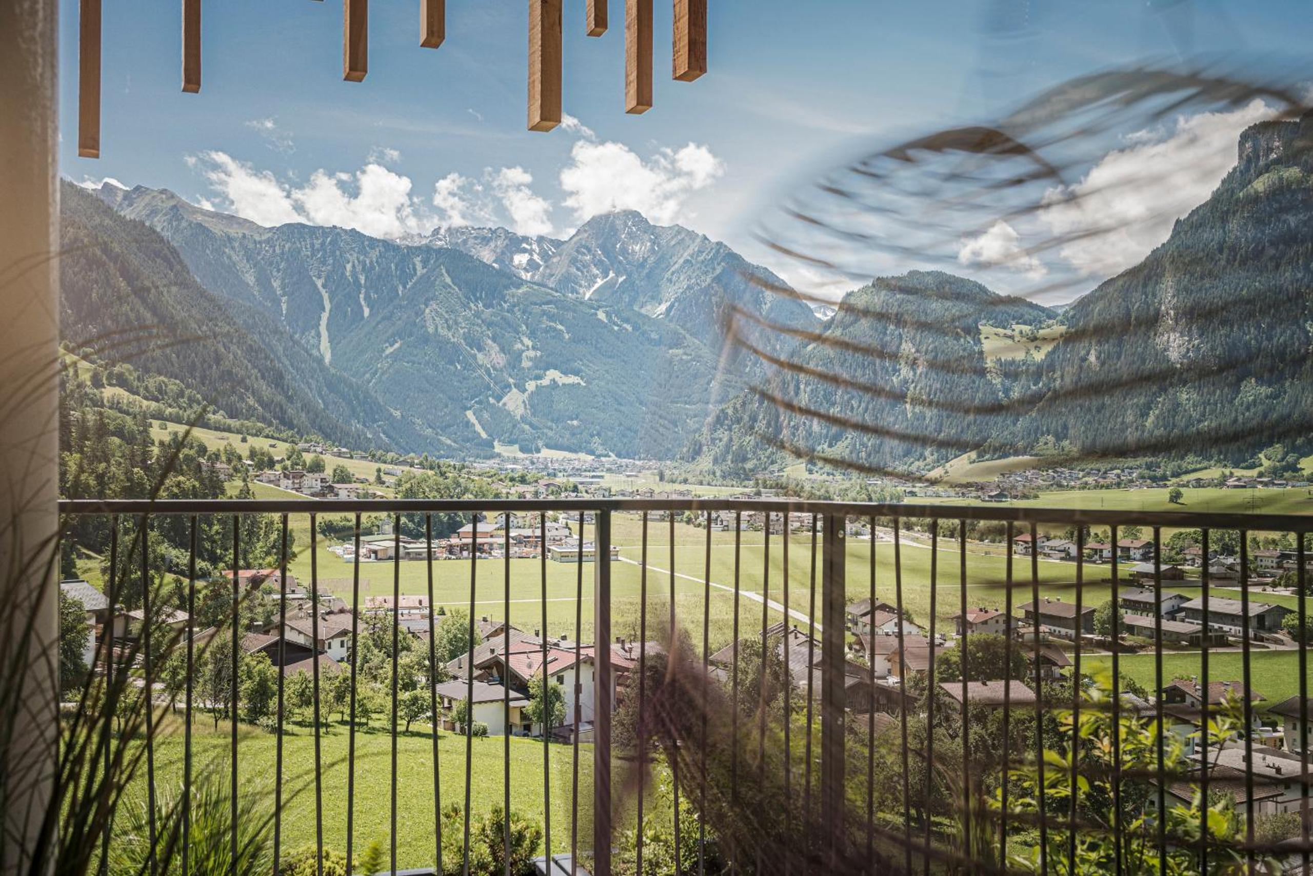 Deluxe Double Room with Balcony - Photo 5