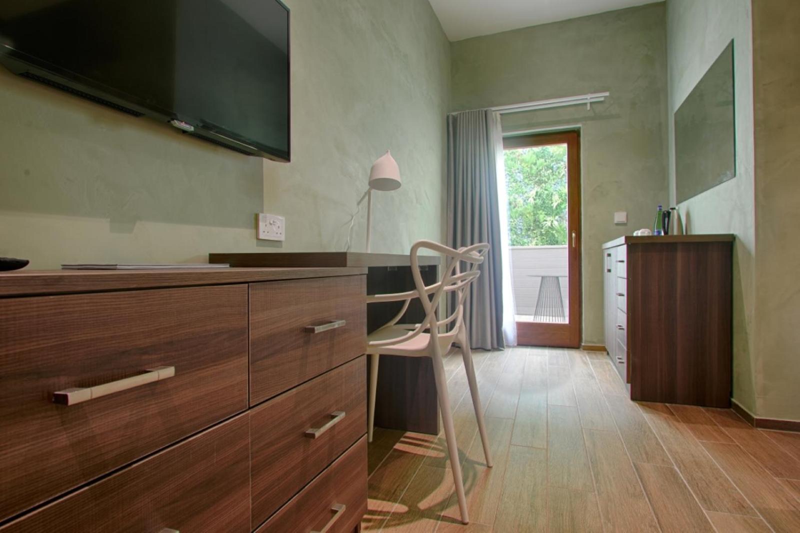 Comfort Room - Photo 10
