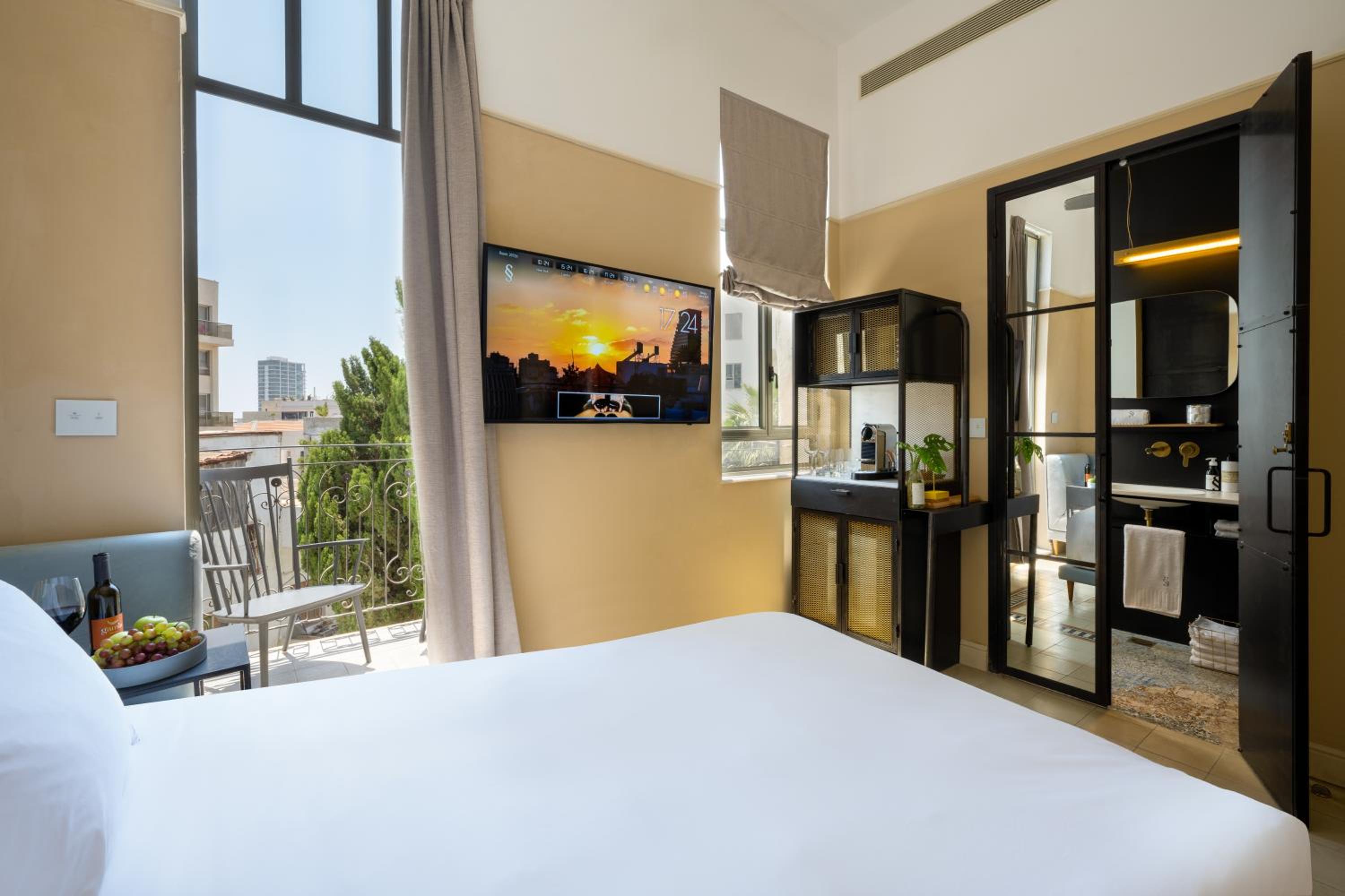 Business Room with Balcony photo 1