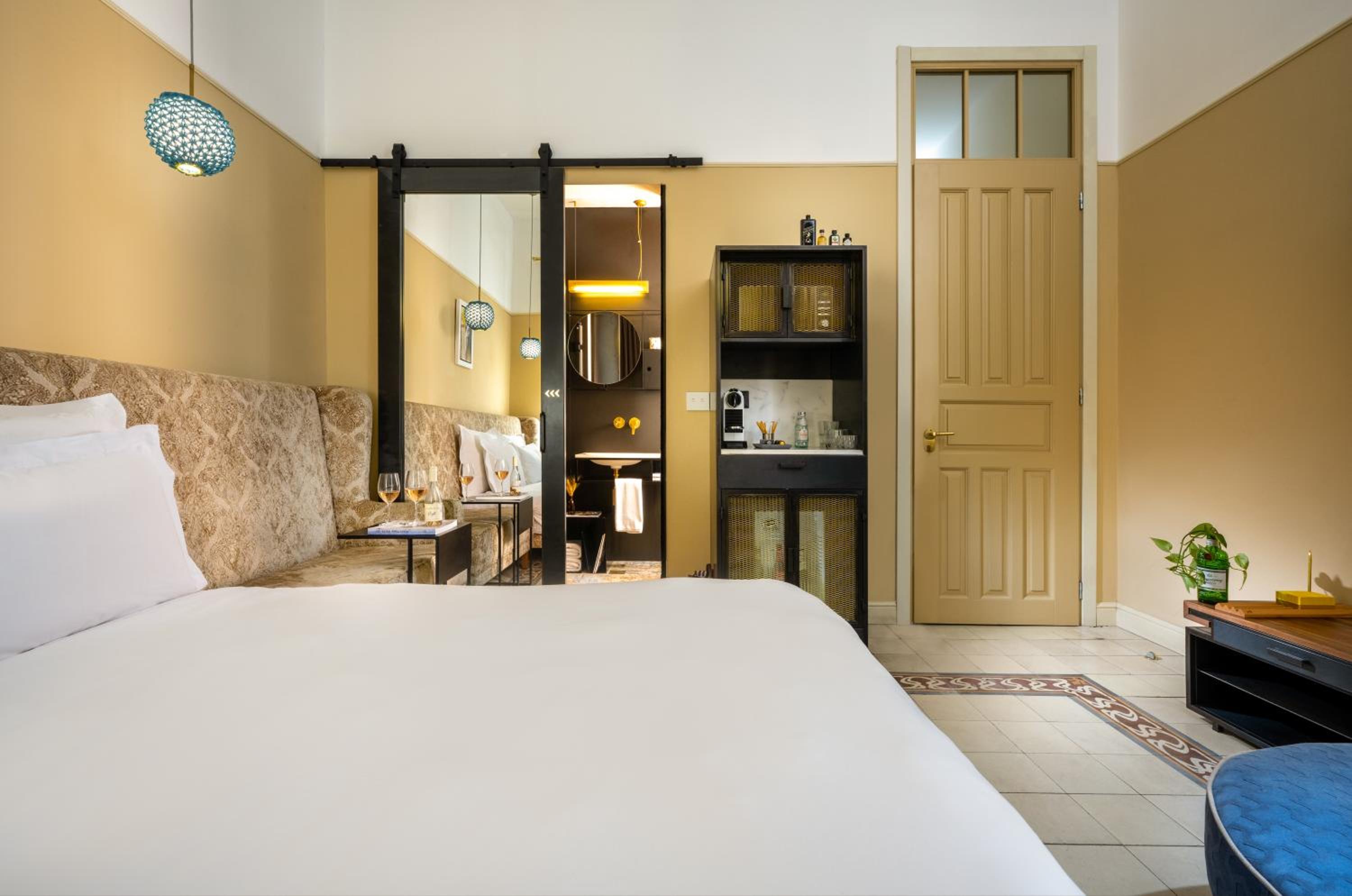 Classic Queen Room with Balcony photo 2