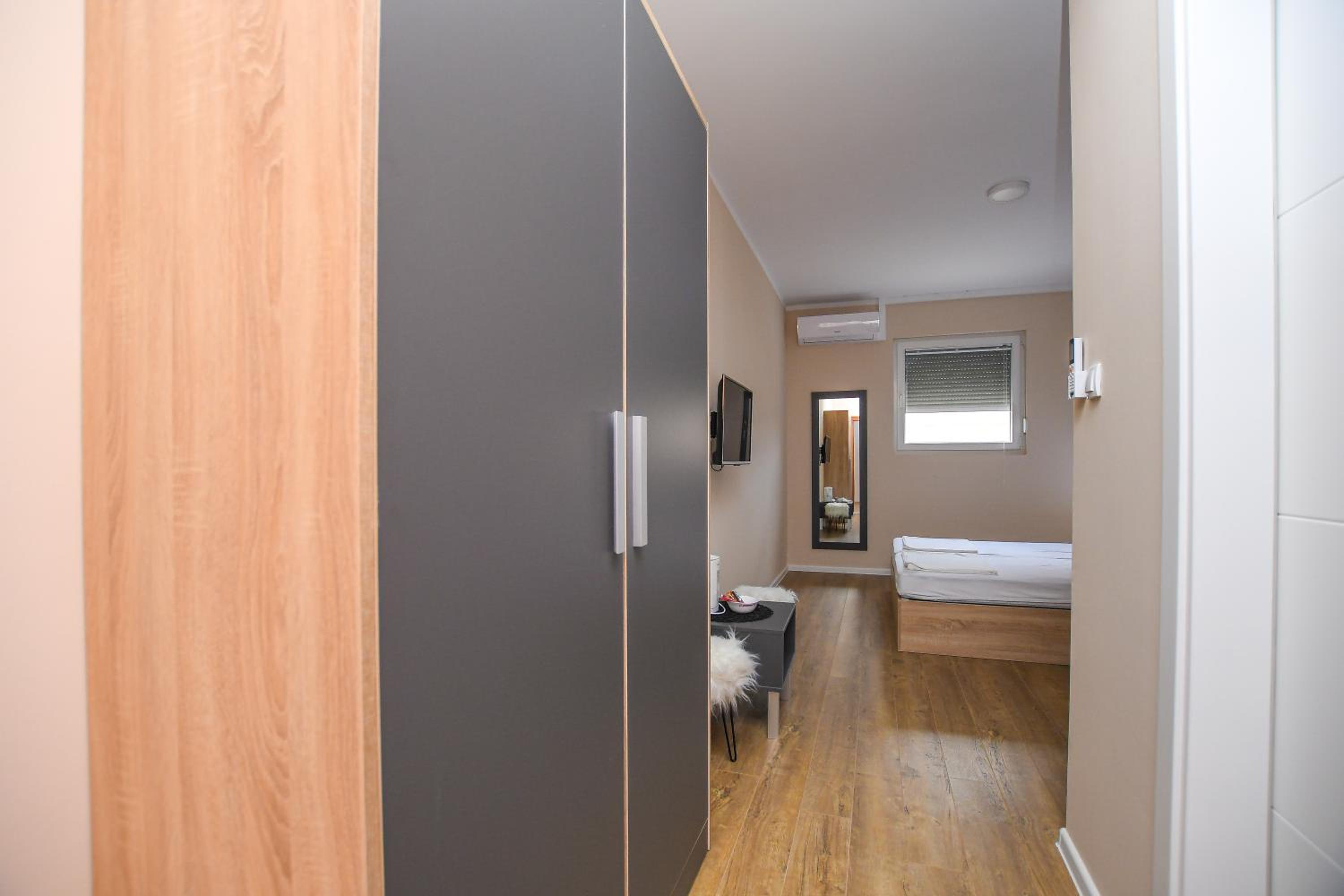 One-Bedroom Apartment photo 2