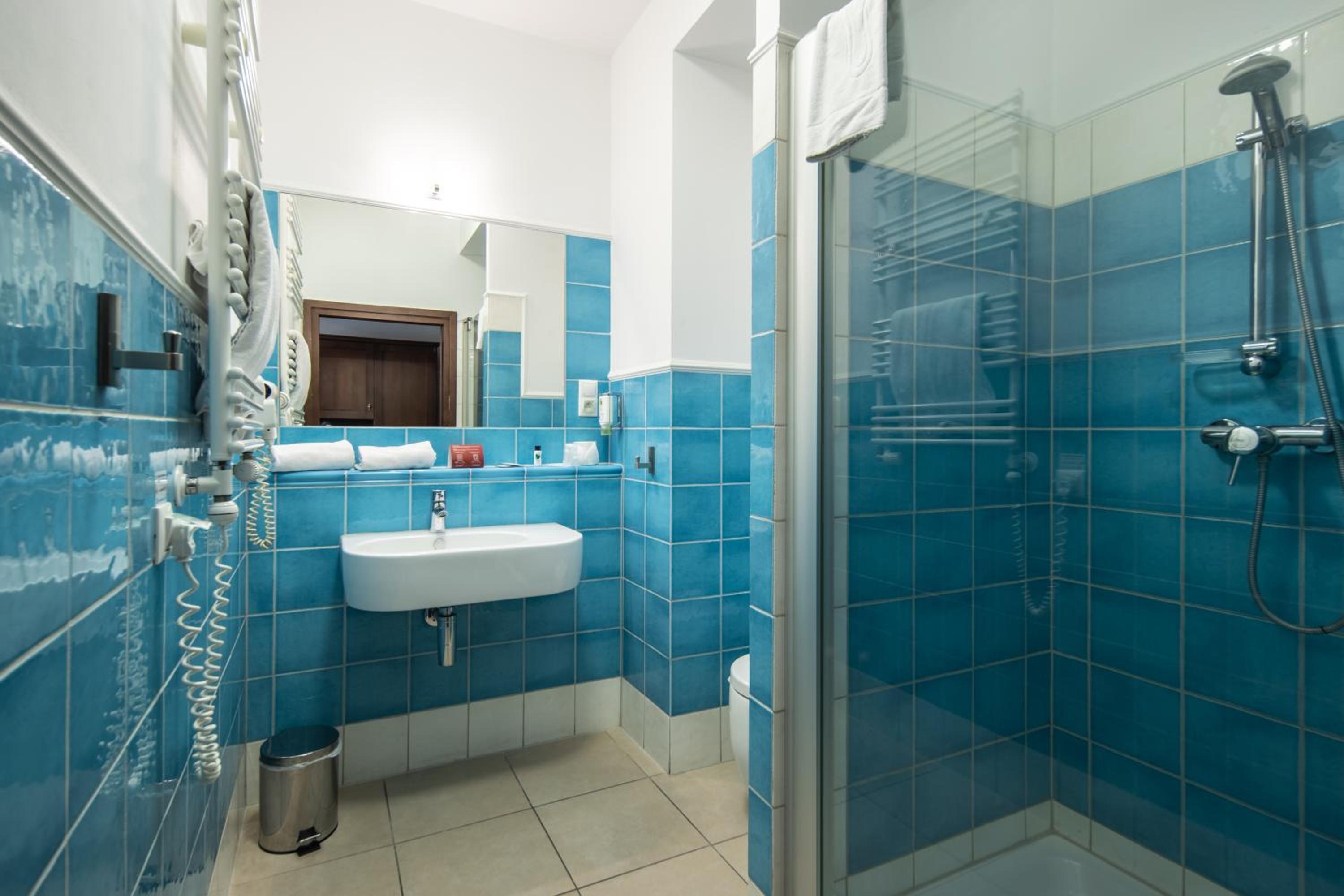Deluxe Double Room with Balcony - Photo 3