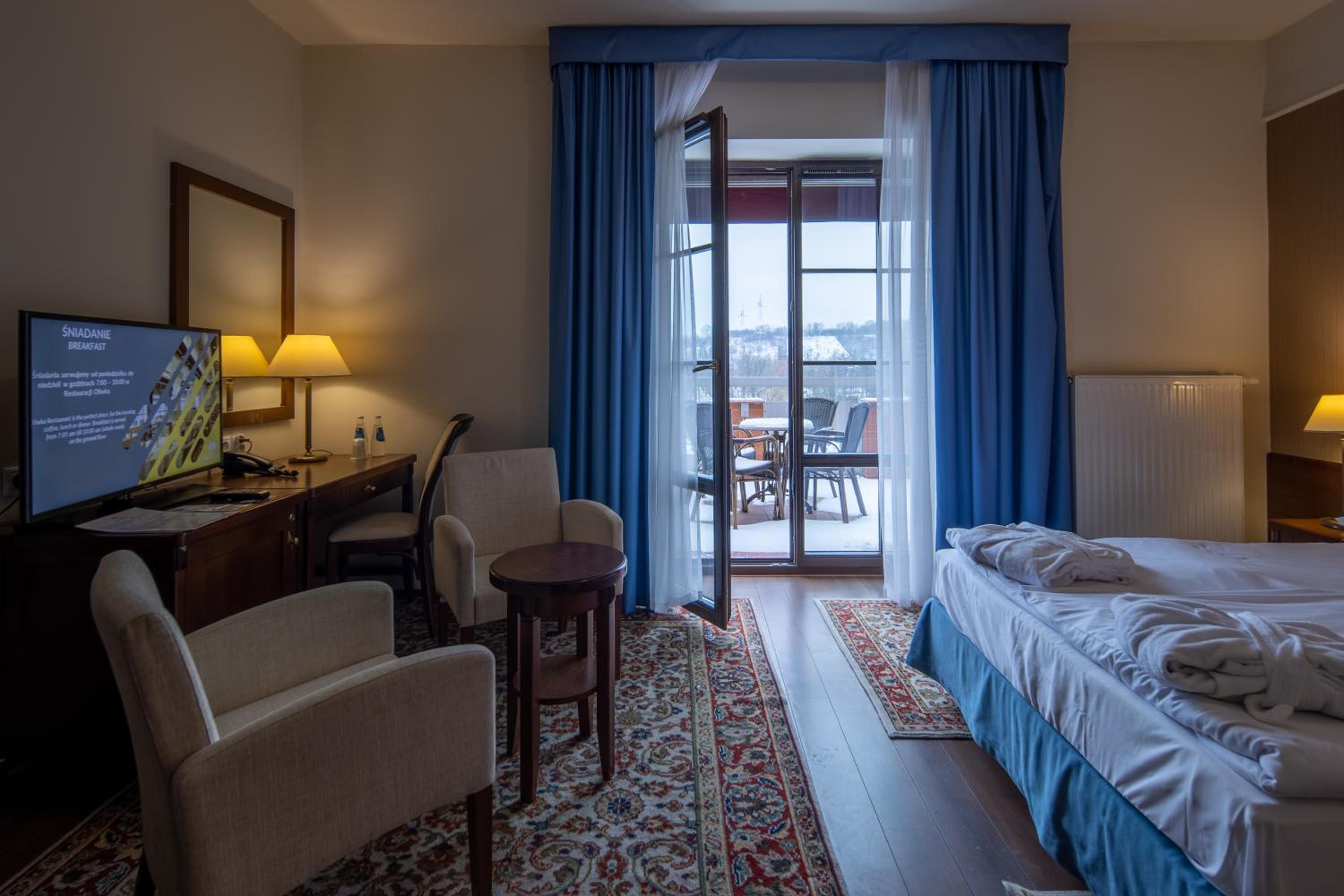 Deluxe Double Room with Balcony - Photo 5
