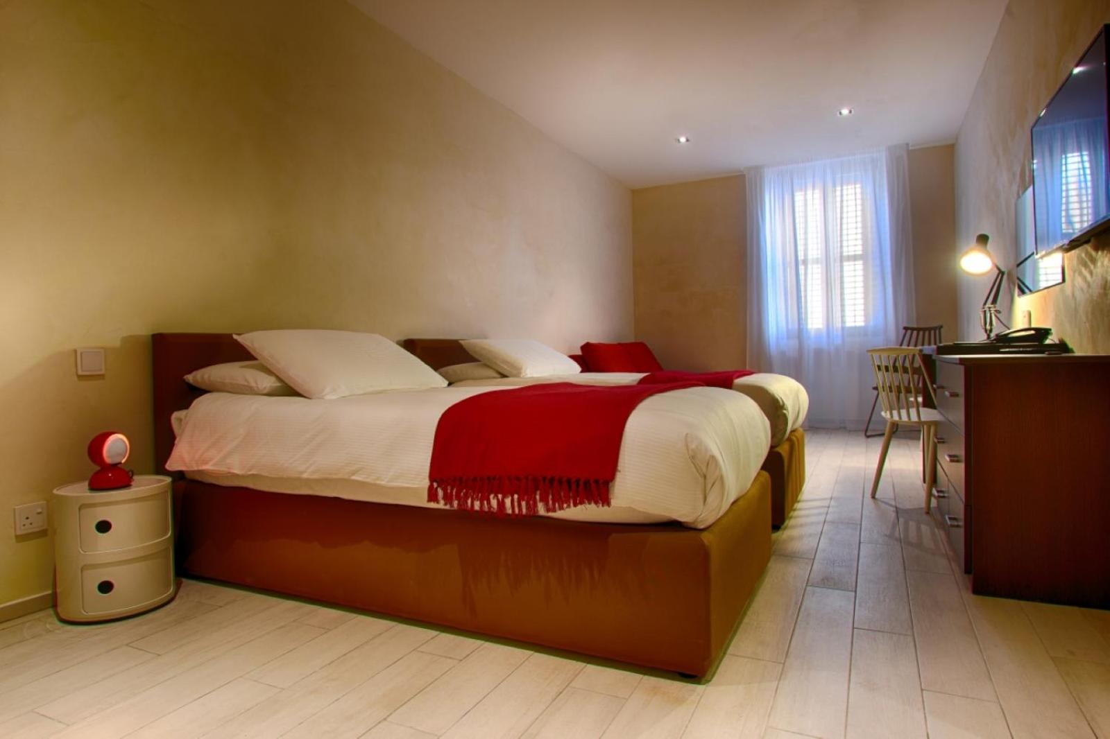 Deluxe Room - Photo 2