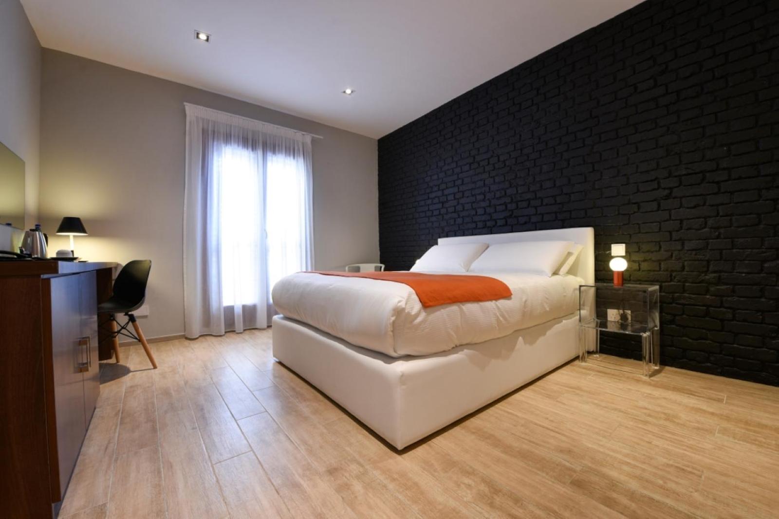 Deluxe Room - Photo 8