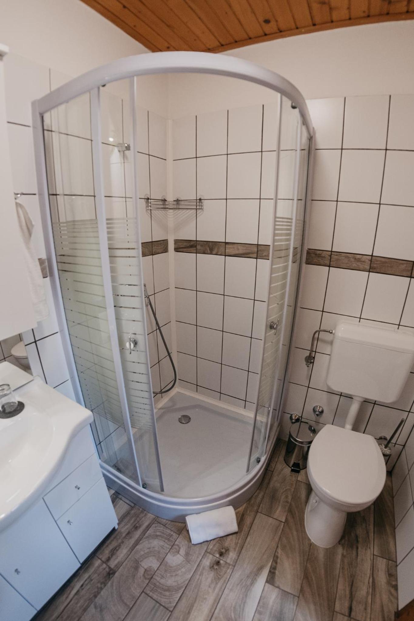 Quadruple Room with Private Bathroom photo 3