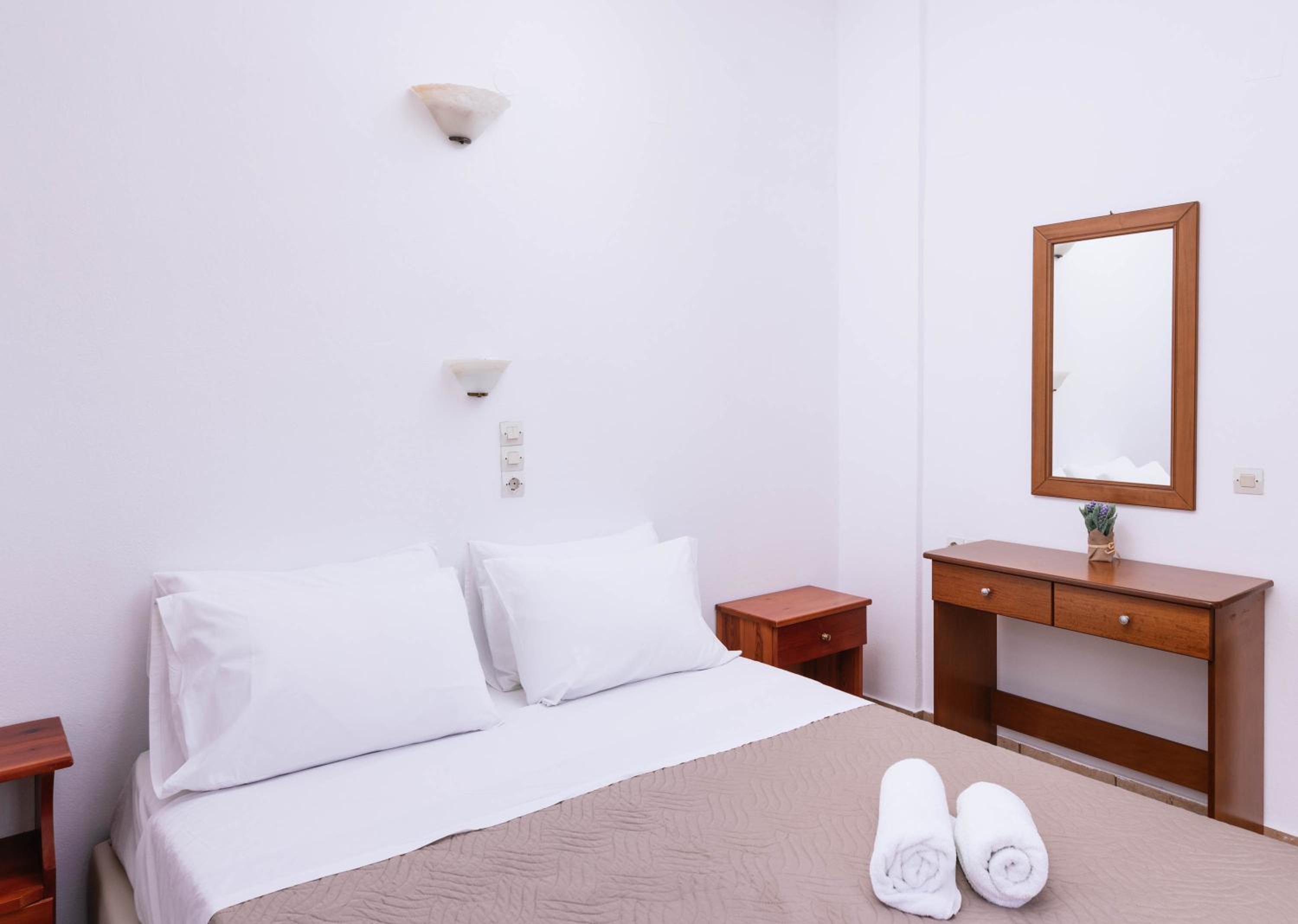 Budget Double Room in the Annex Building (Directly Opposite the Main Building) - Photo 7