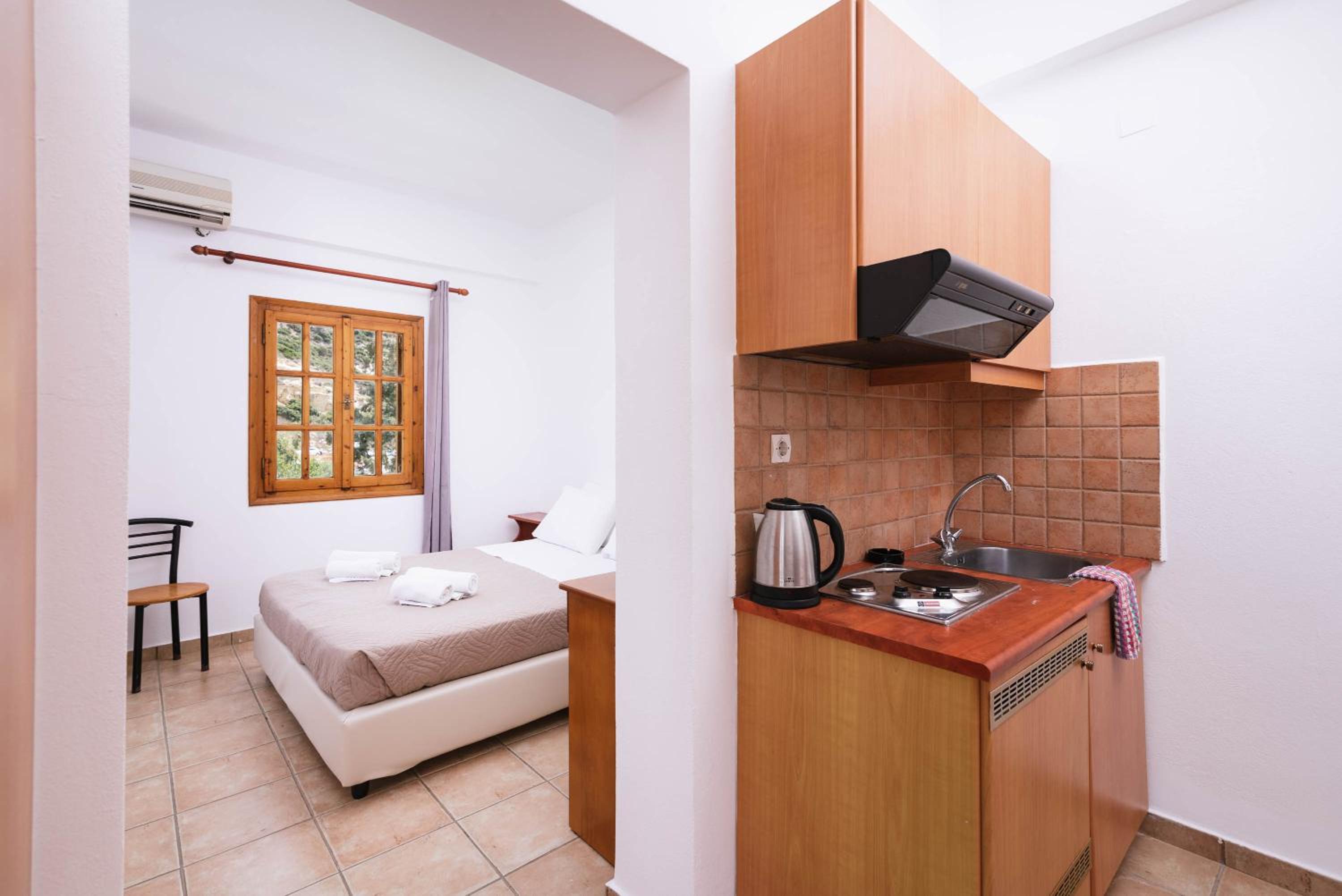Budget Double Room in the Annex Building (Directly Opposite the Main Building) - Photo 10