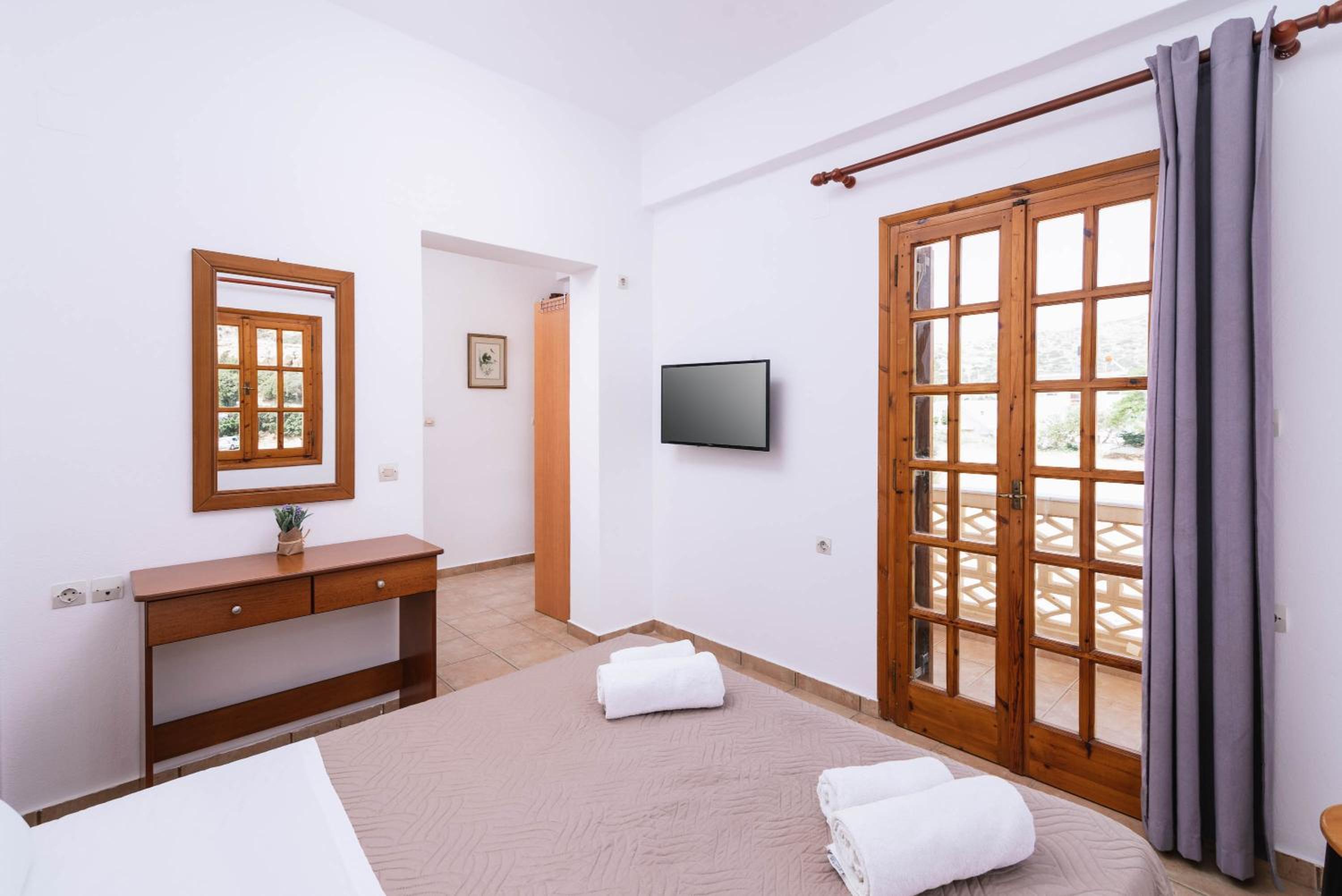 Budget Double Room in the Annex Building (Directly Opposite the Main Building) - Photo 9