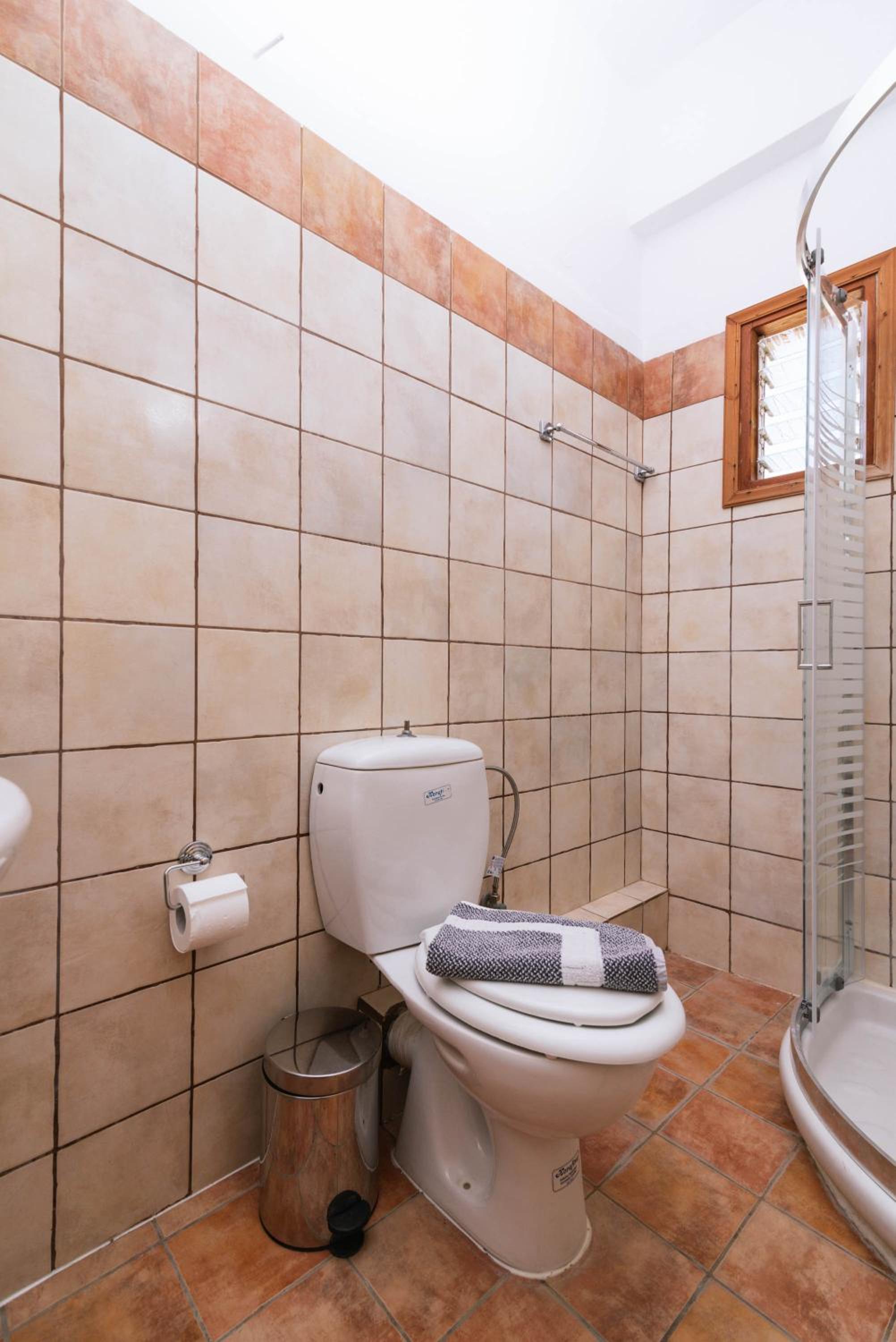 Budget Double Room in the Annex Building (Directly Opposite the Main Building) - Photo 2