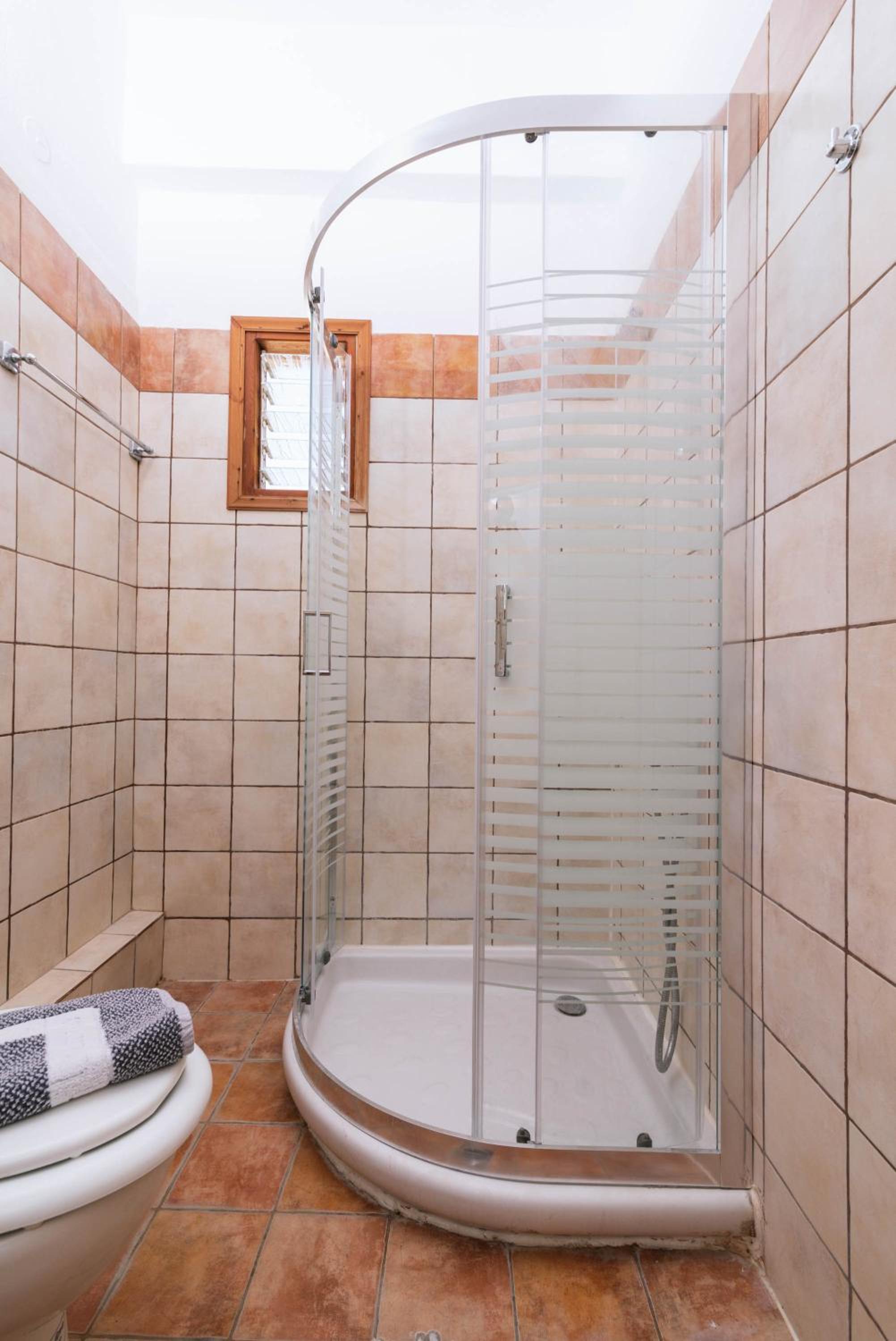 Budget Double Room in the Annex Building (Directly Opposite the Main Building) - Photo 6