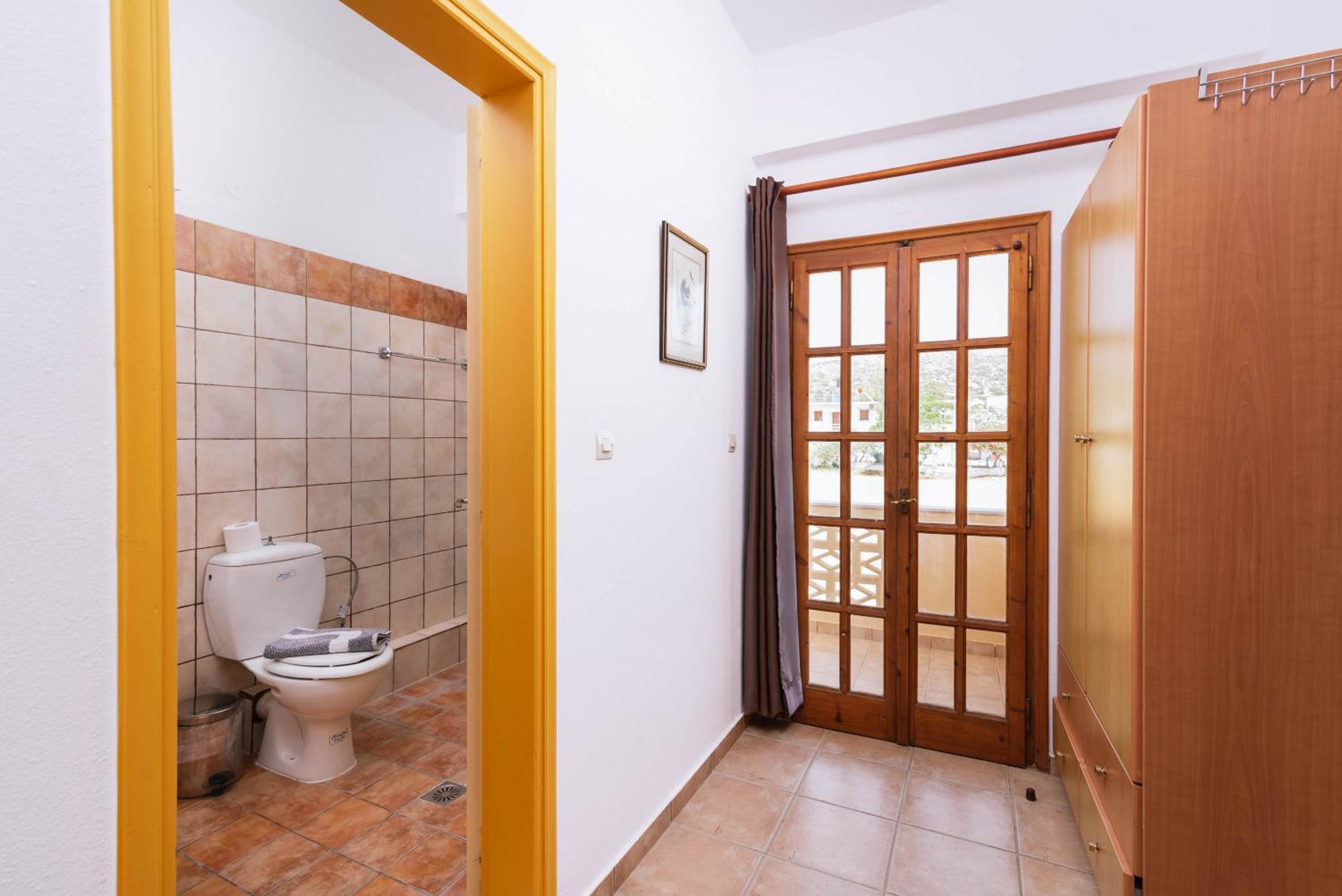 Budget Double Room in the Annex Building (Directly Opposite the Main Building) - Photo 11