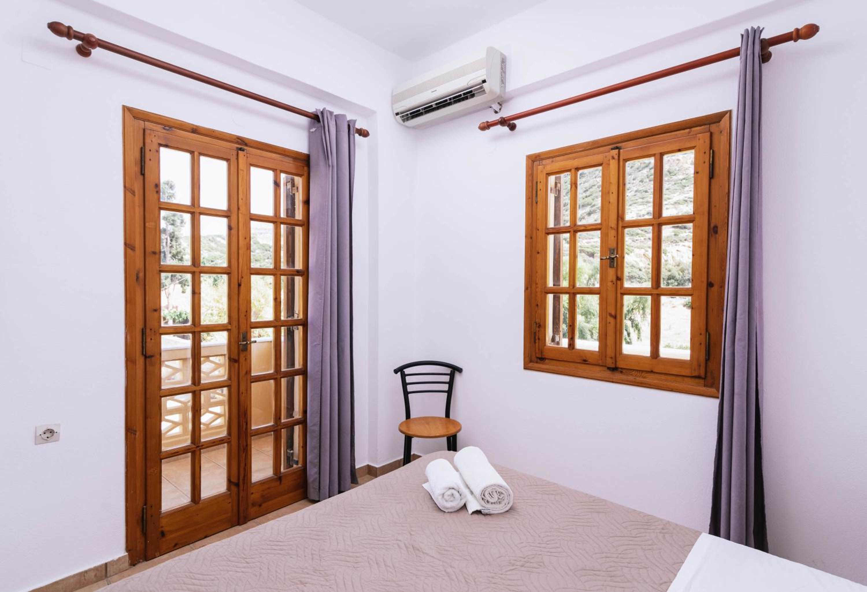 Budget Double Room in the Annex Building (Directly Opposite the Main Building) - Photo 8