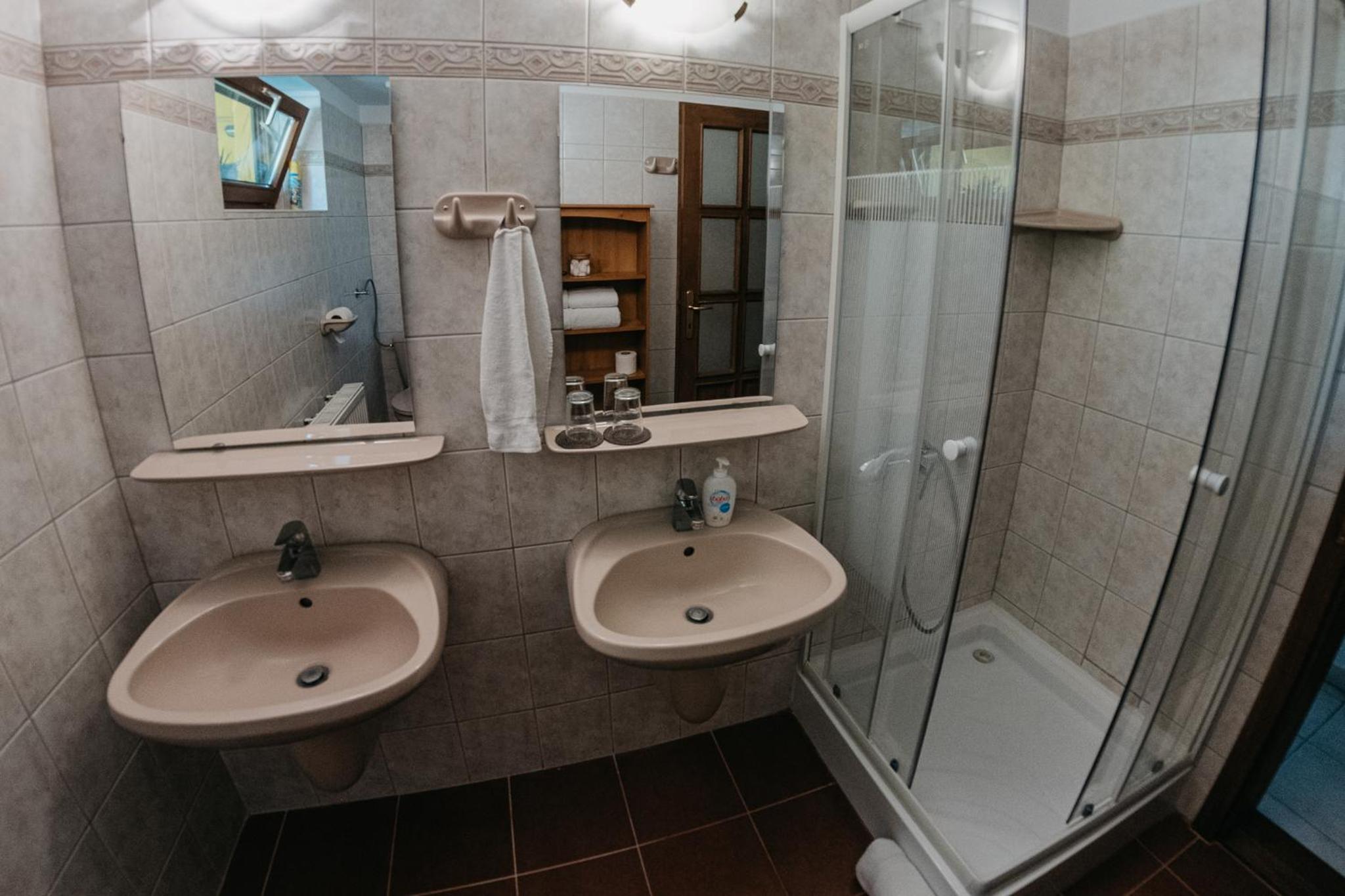 Double or Twin Room with Private External Bathroom - Photo 3