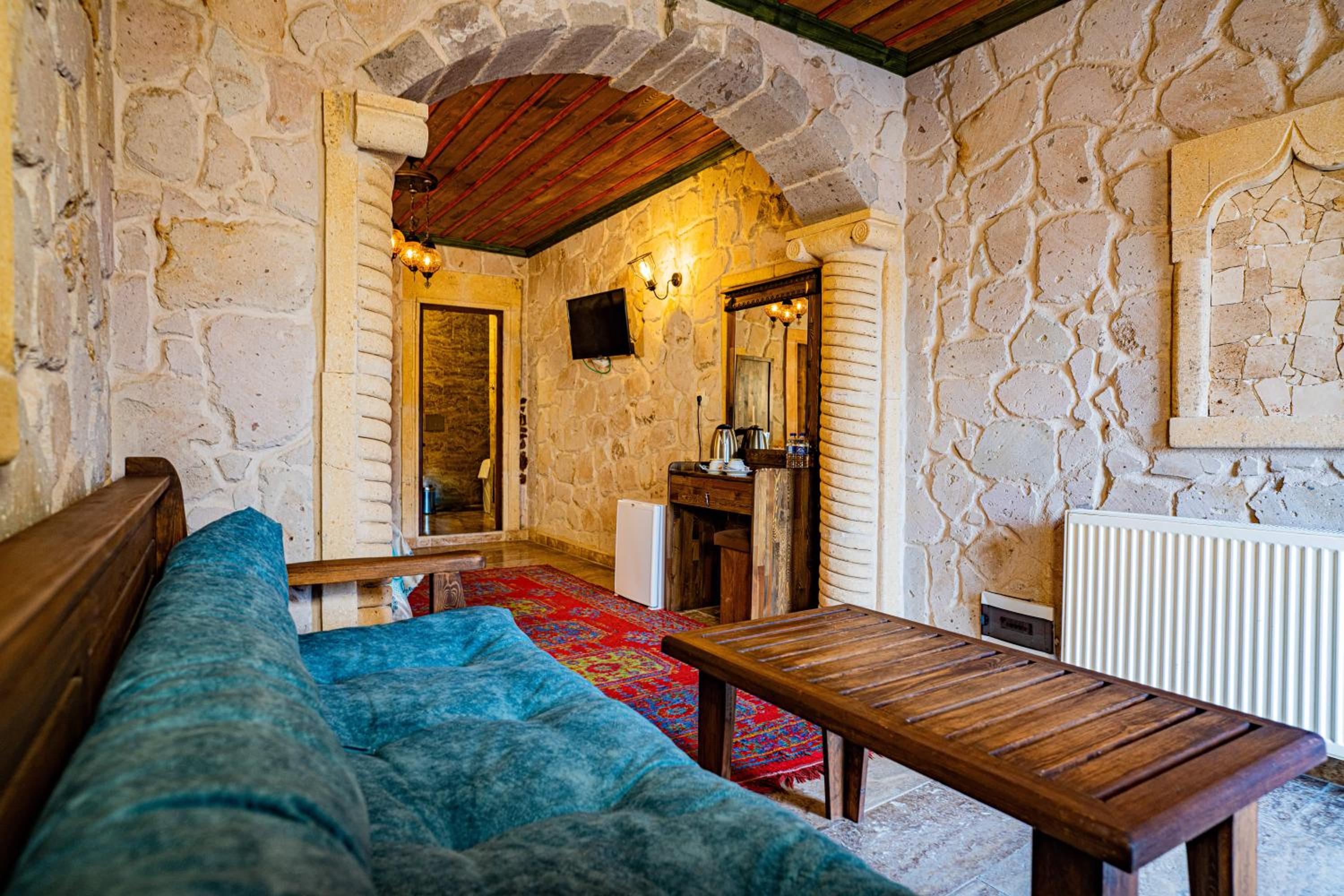 Deluxe Suite with Spa Bath - Photo 5