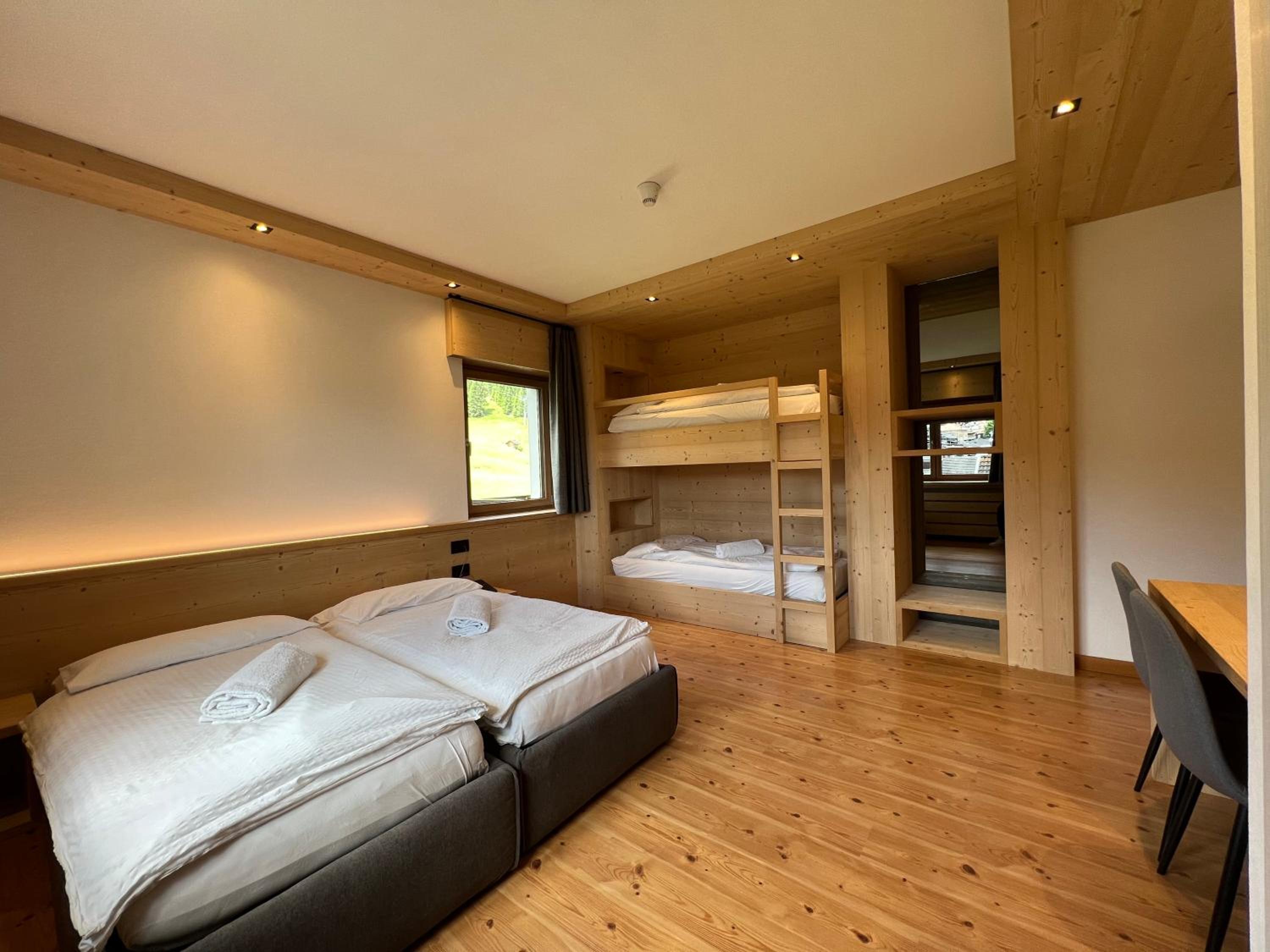 Superior Quadruple Room photo 2
