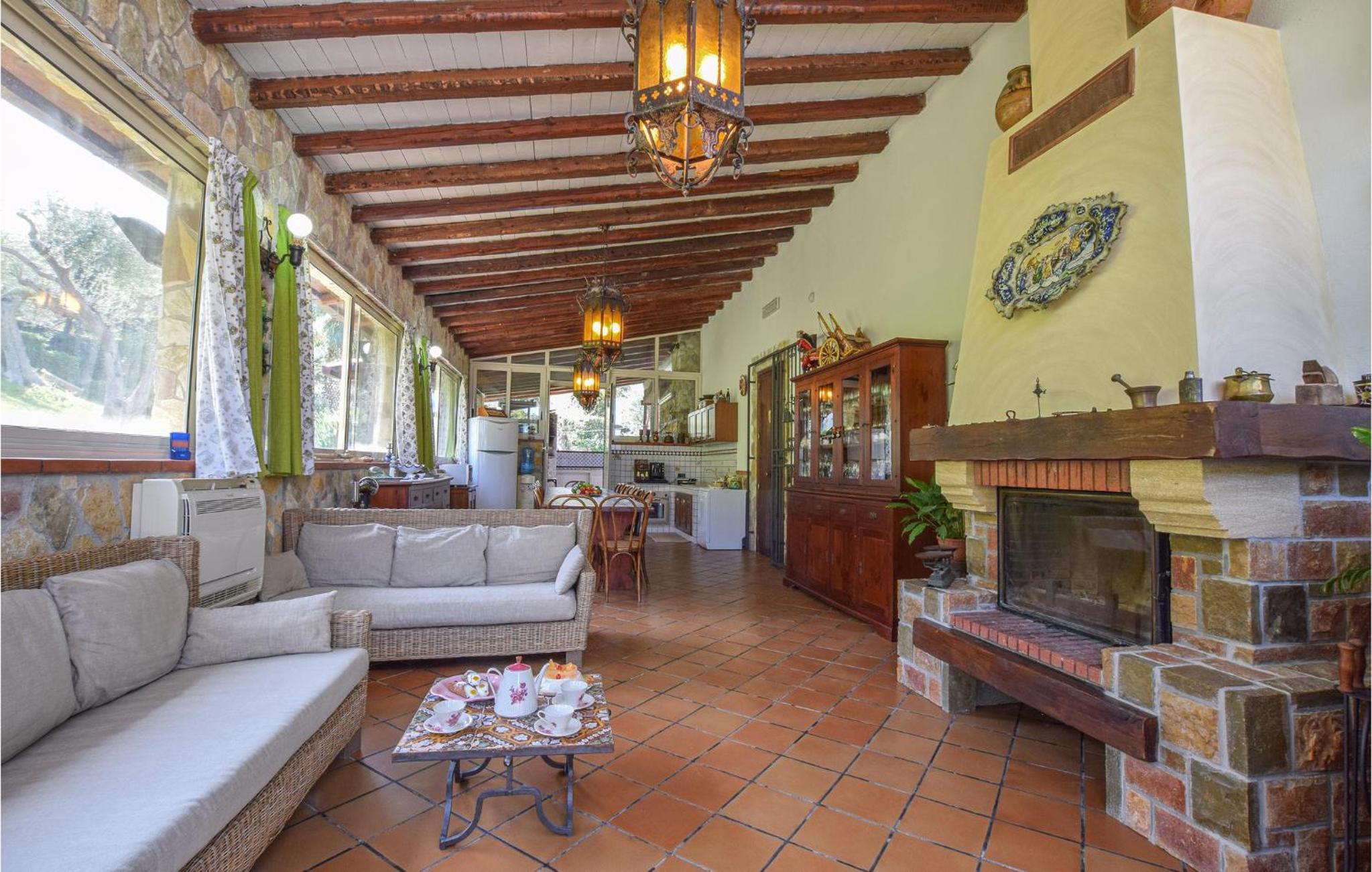 Three-Bedroom Vacation Home  photo 1